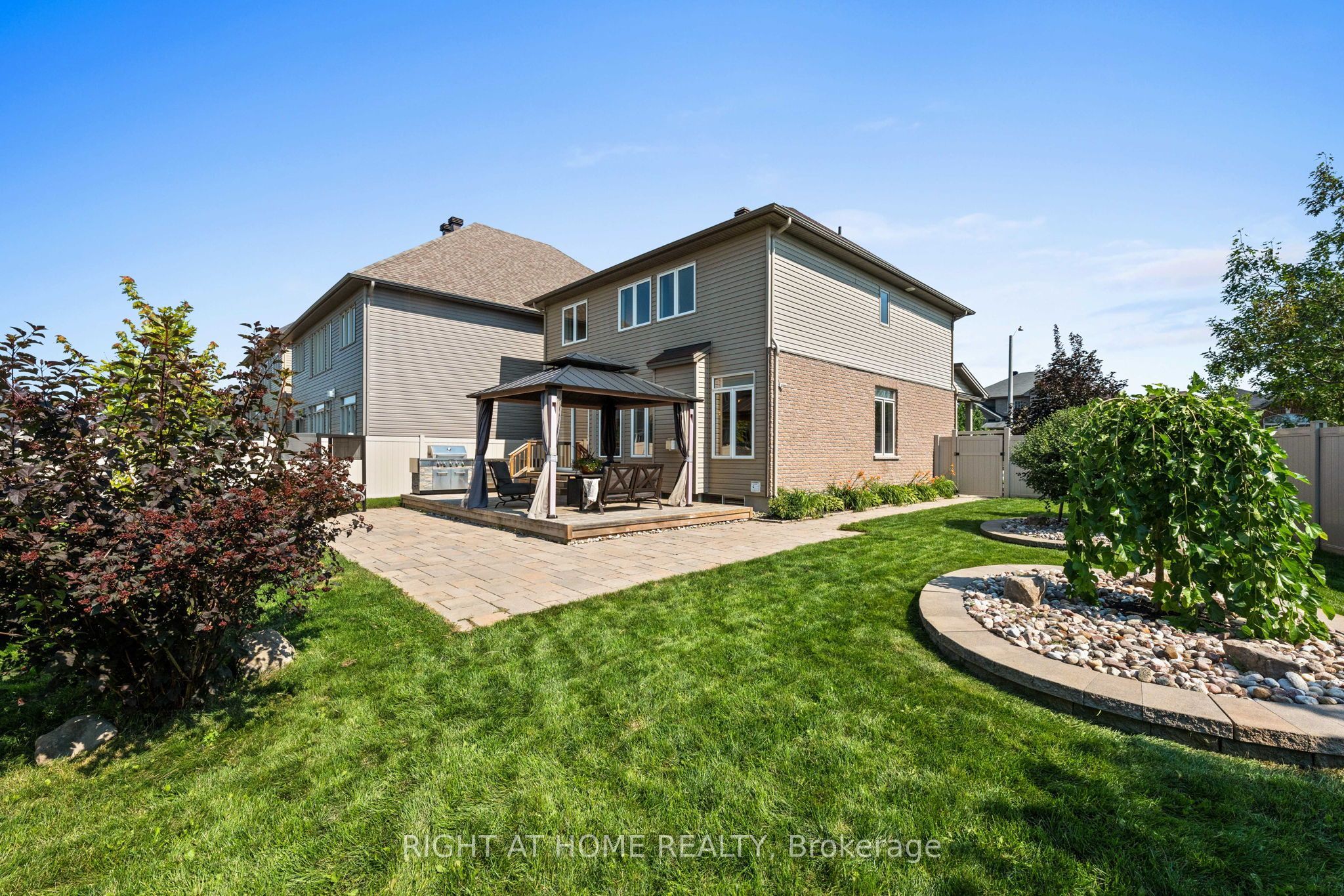 525 Peerless Street Property Photo 39