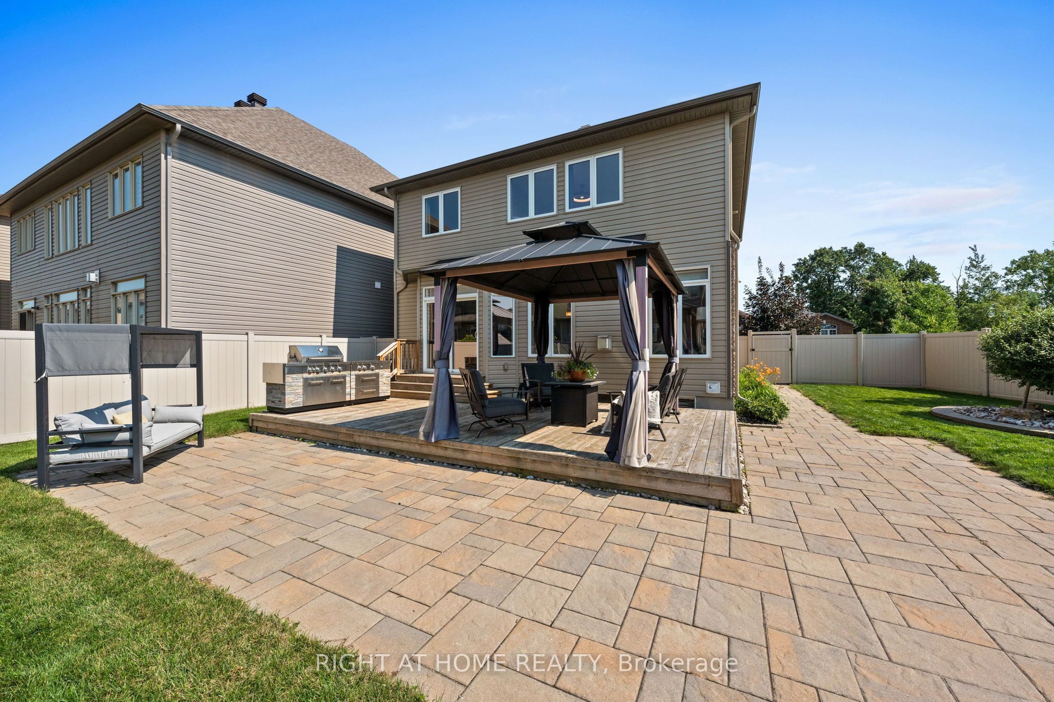 525 Peerless Street Property Photo 41