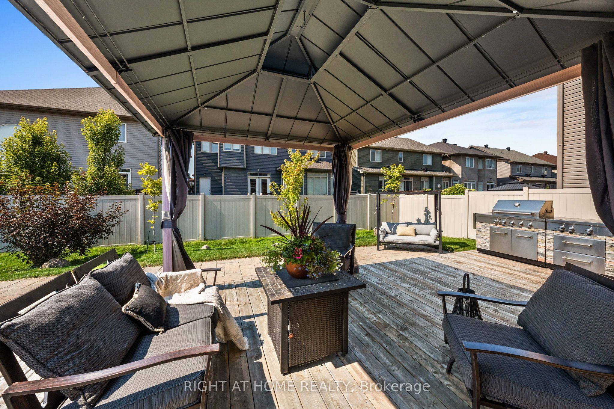 525 Peerless Street Property Photo 44