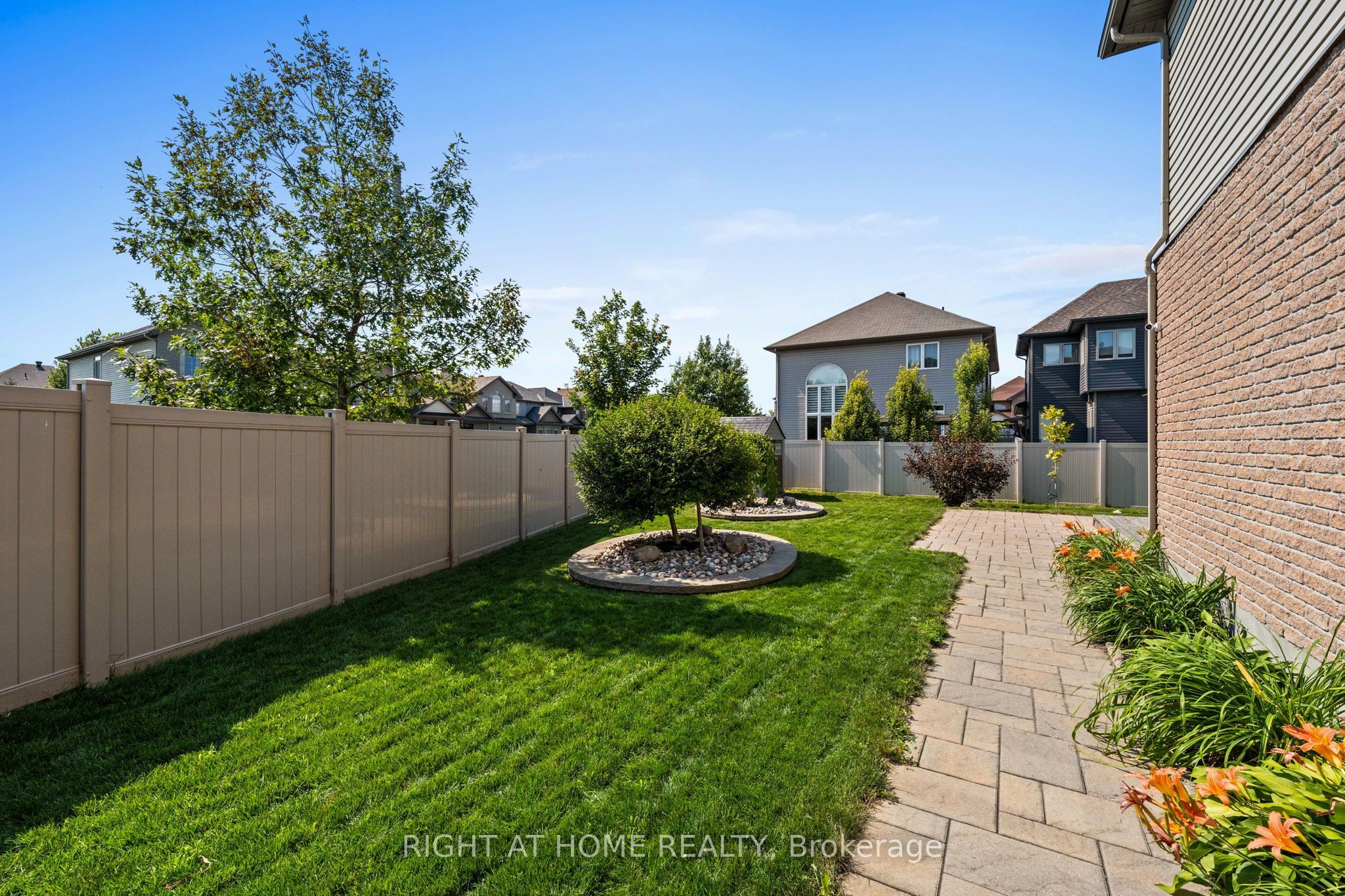 525 Peerless Street Property Photo 45