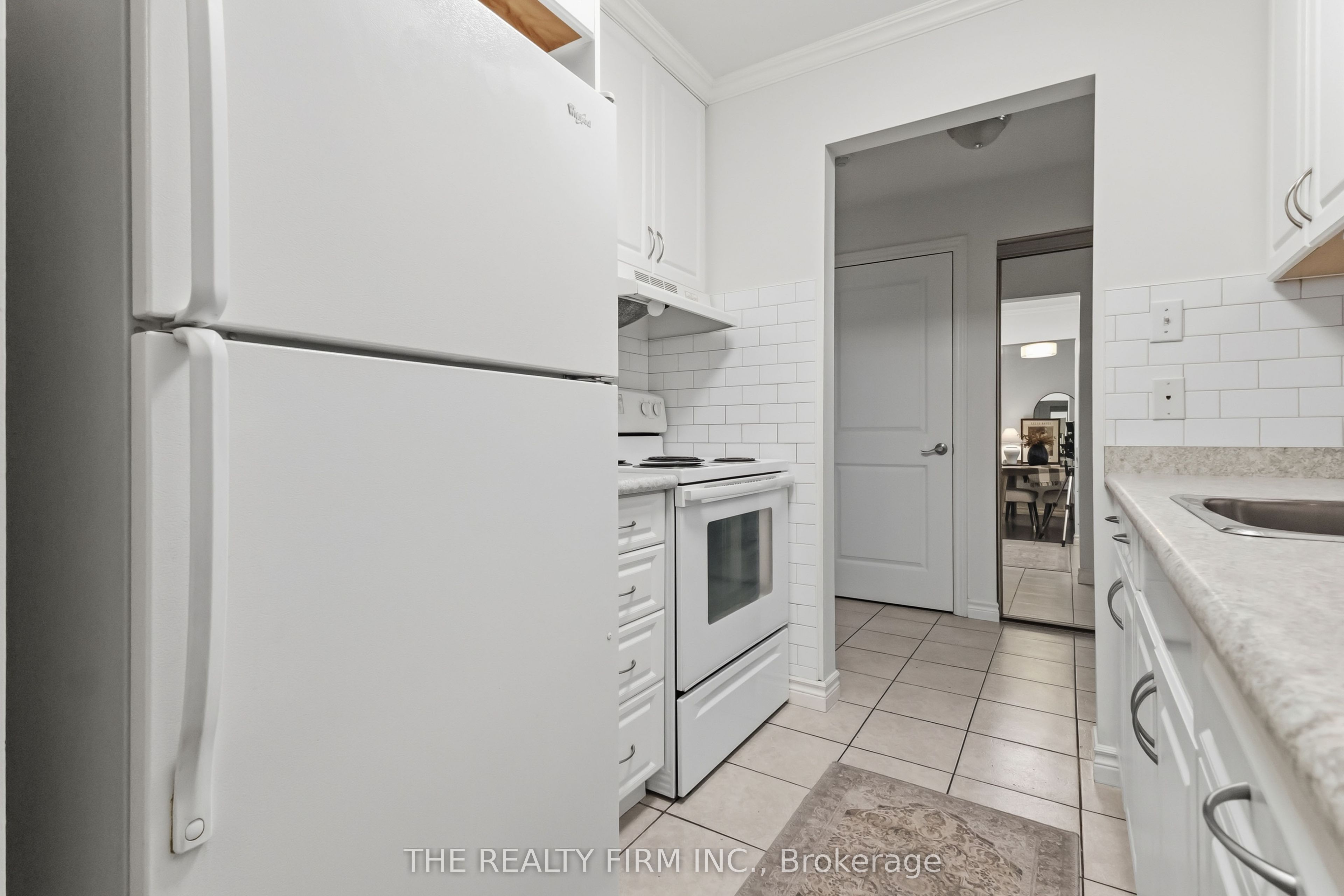 733 Deveron Crescent 210 Property Photo 18