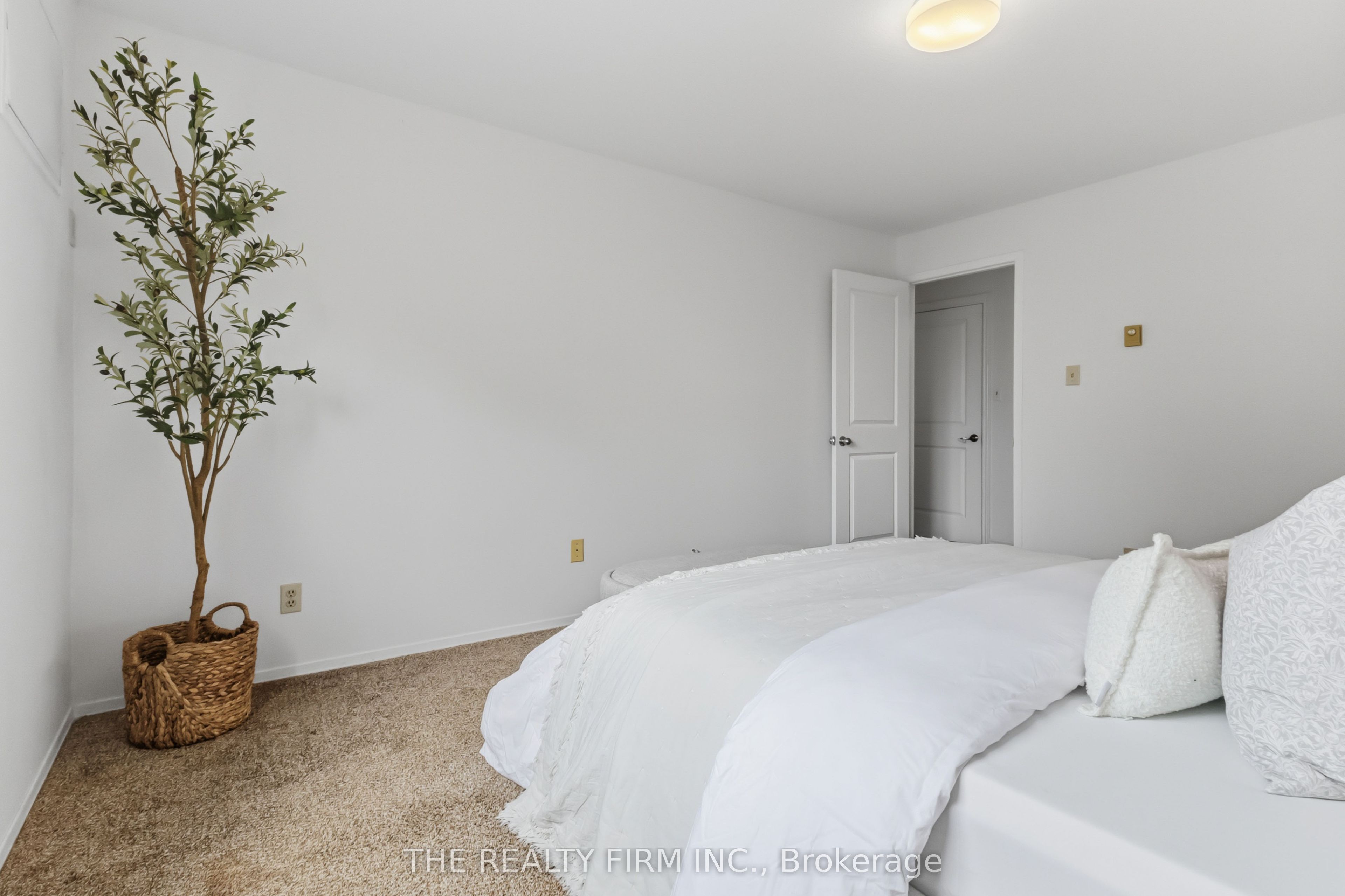 733 Deveron Crescent 210 Property Photo 20