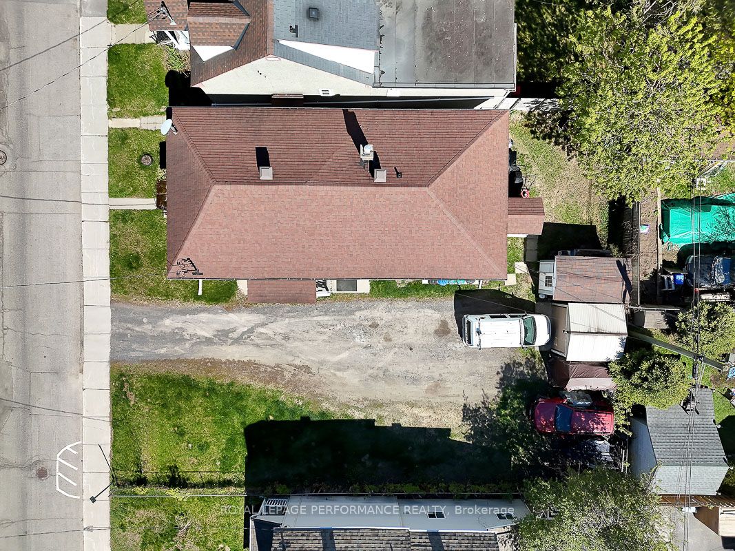 228 Carillon Street Property Photo 5