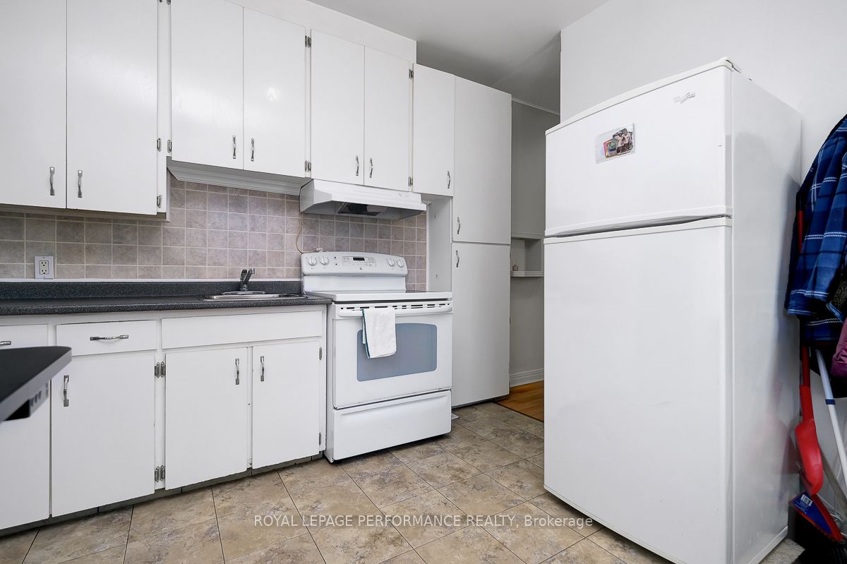 228 Carillon Street Property Photo 10