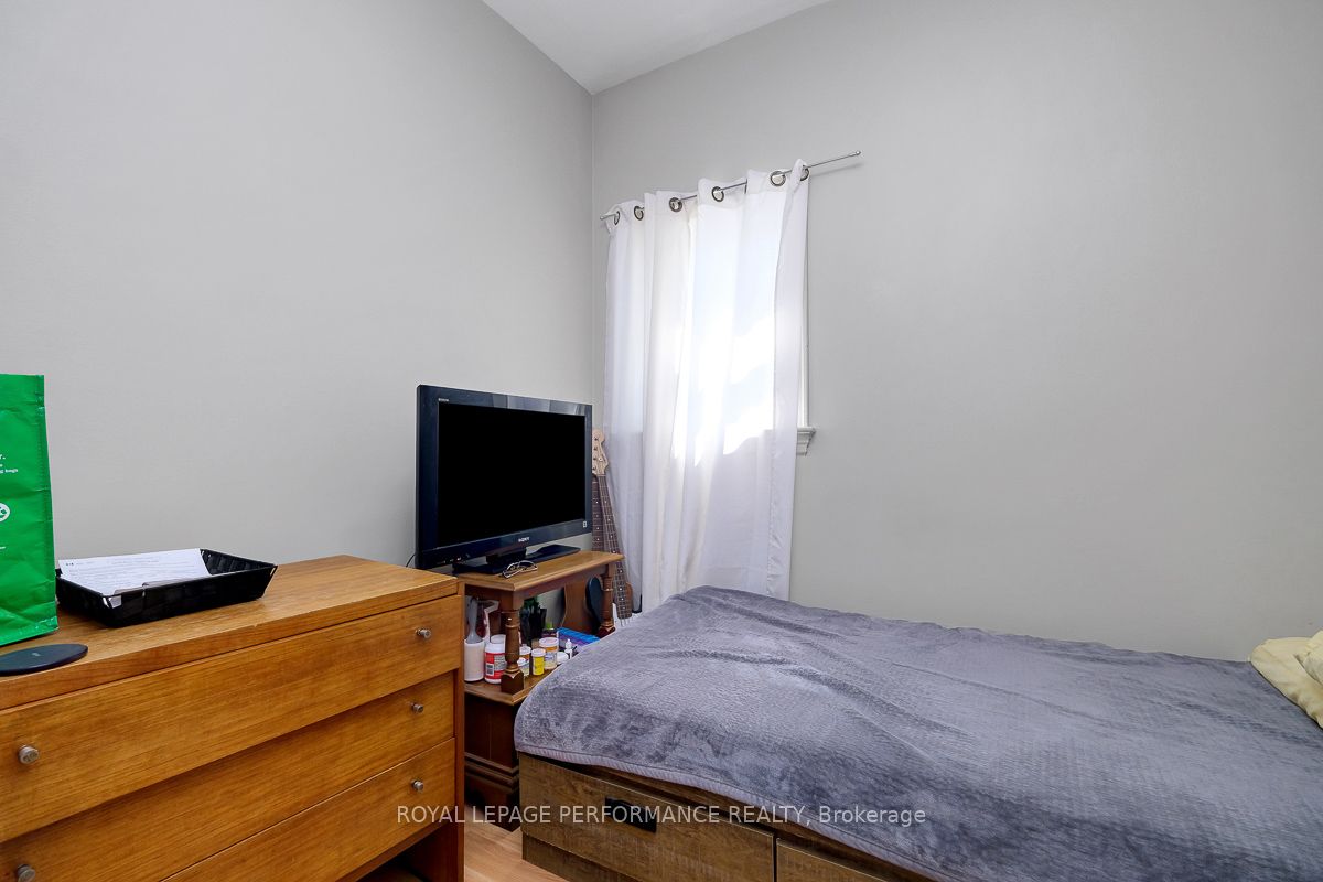 228 Carillon Street Property Photo 14