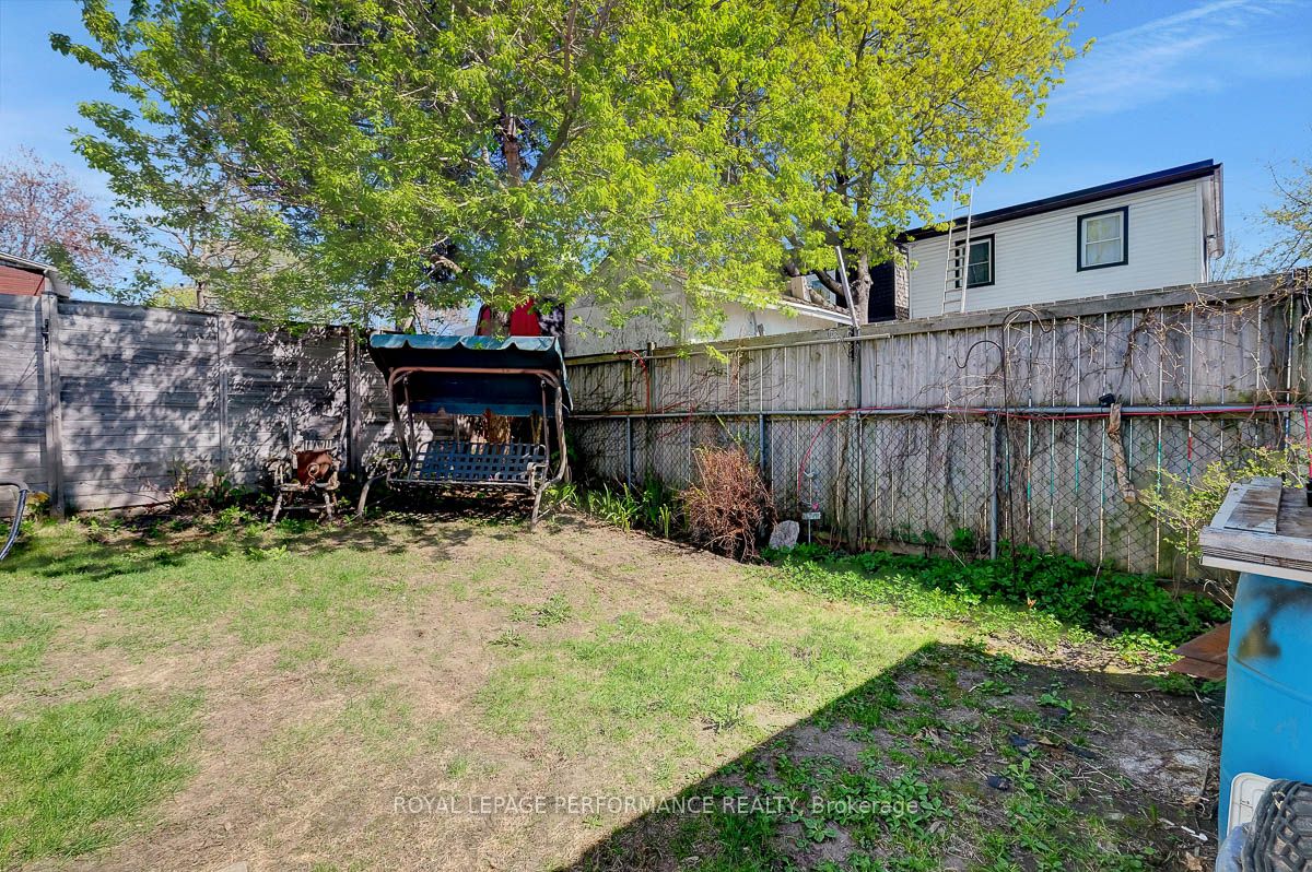 228 Carillon Street Property Photo 20