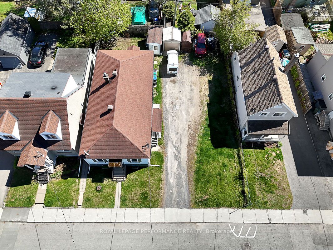 228 Carillon Street Property Photo 4