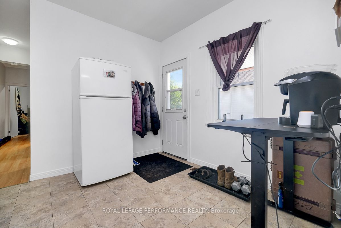 228 Carillon Street Property Photo 8