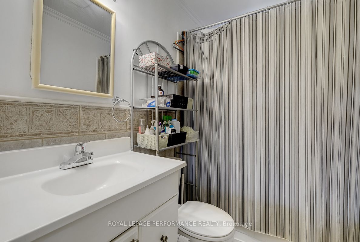 228 Carillon Street Property Photo 15