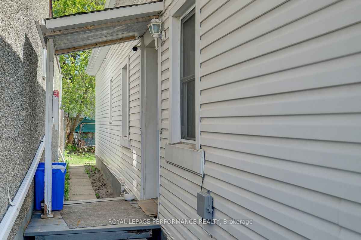 228 Carillon Street Property Photo 16