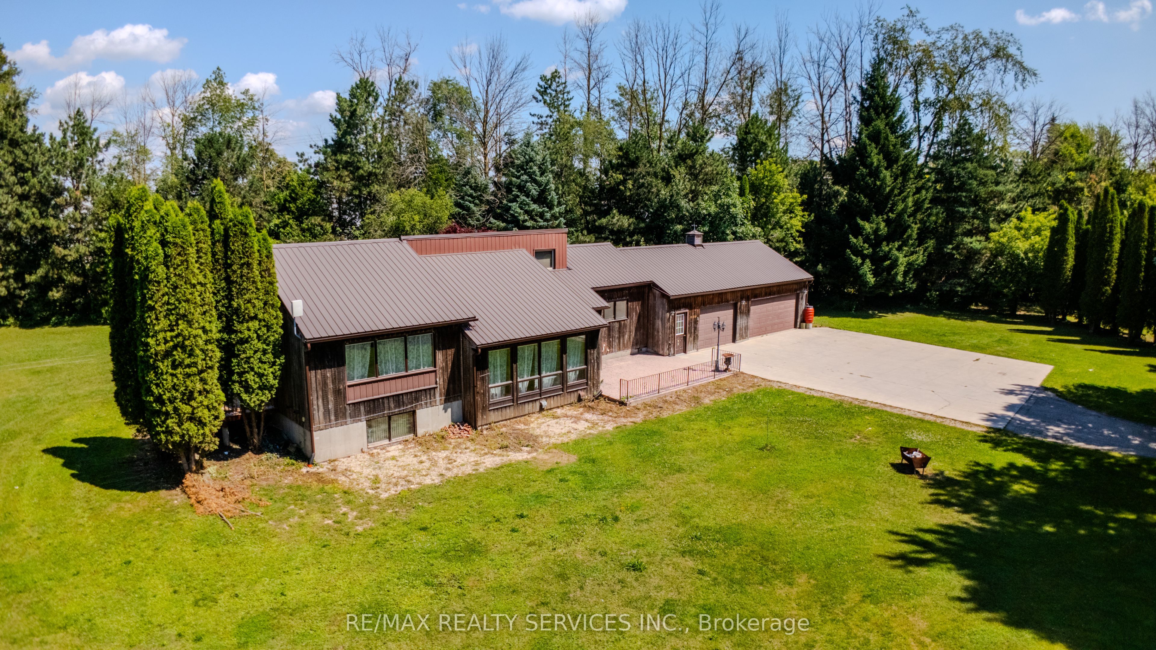 1045 Tremaine Avenue S Property Photo 1