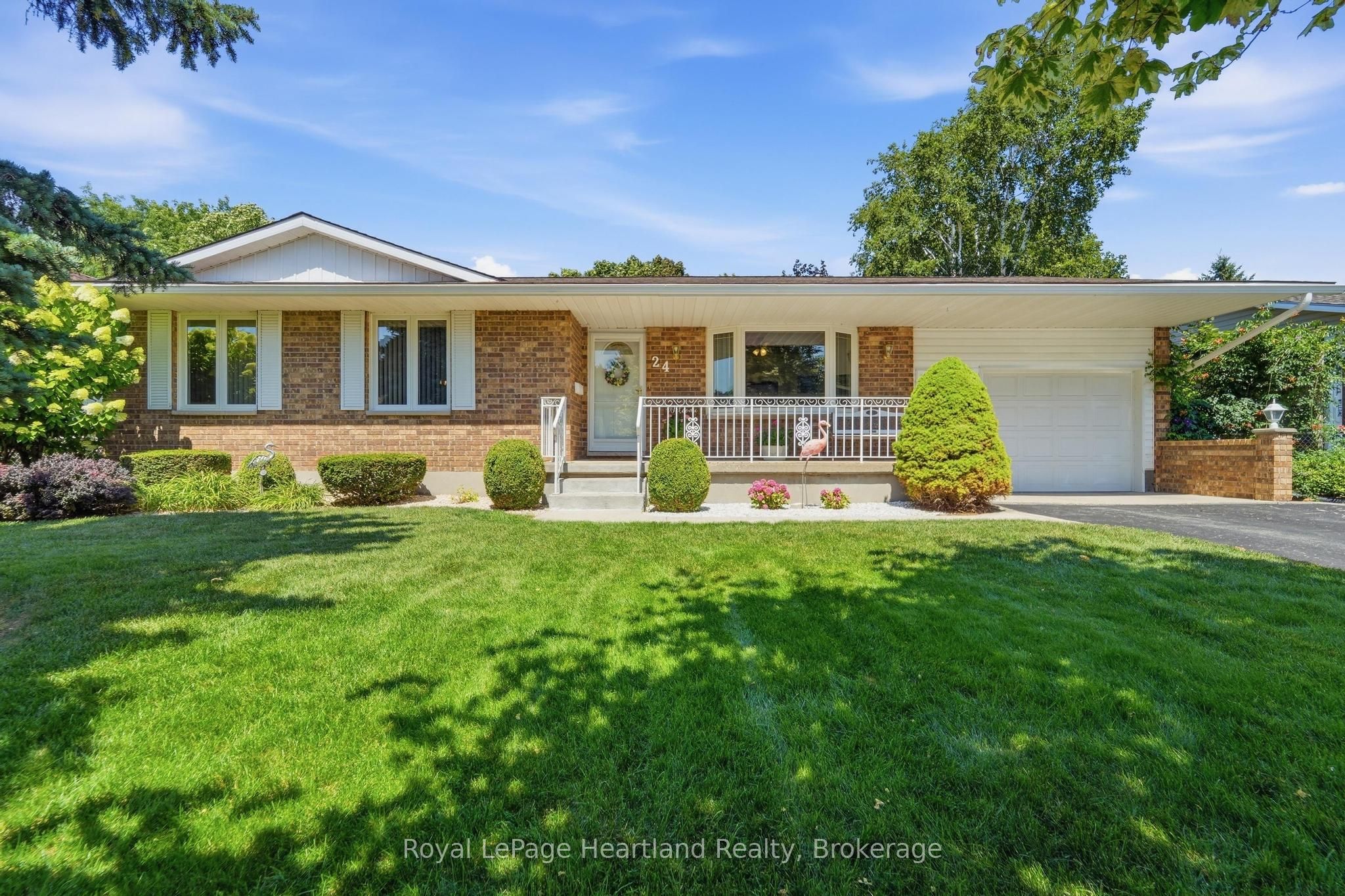 24 Leonard Drive Property Photo 1