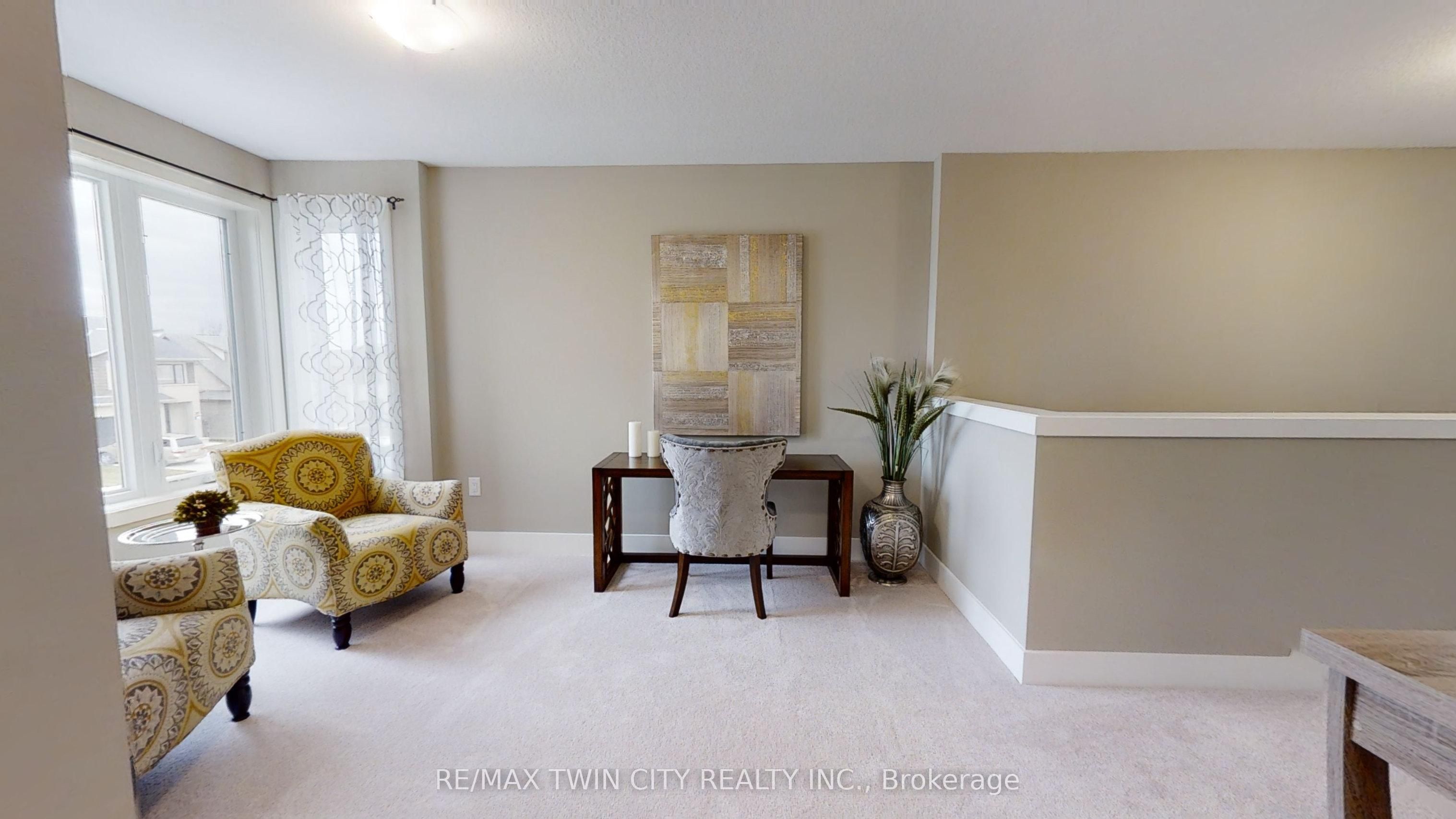 2092 Evans Crescent Property Photo 6