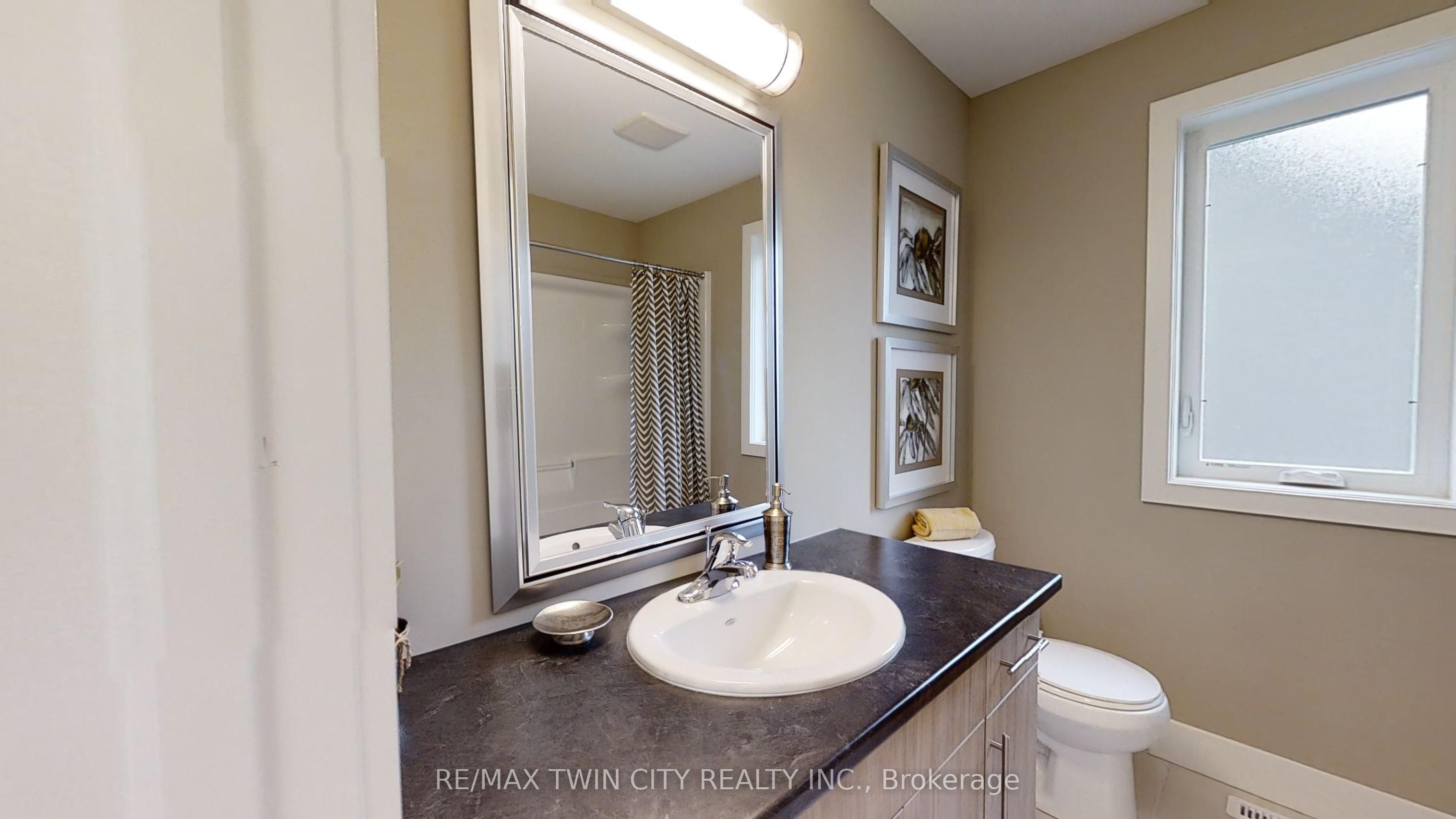 2092 Evans Crescent Property Photo 12