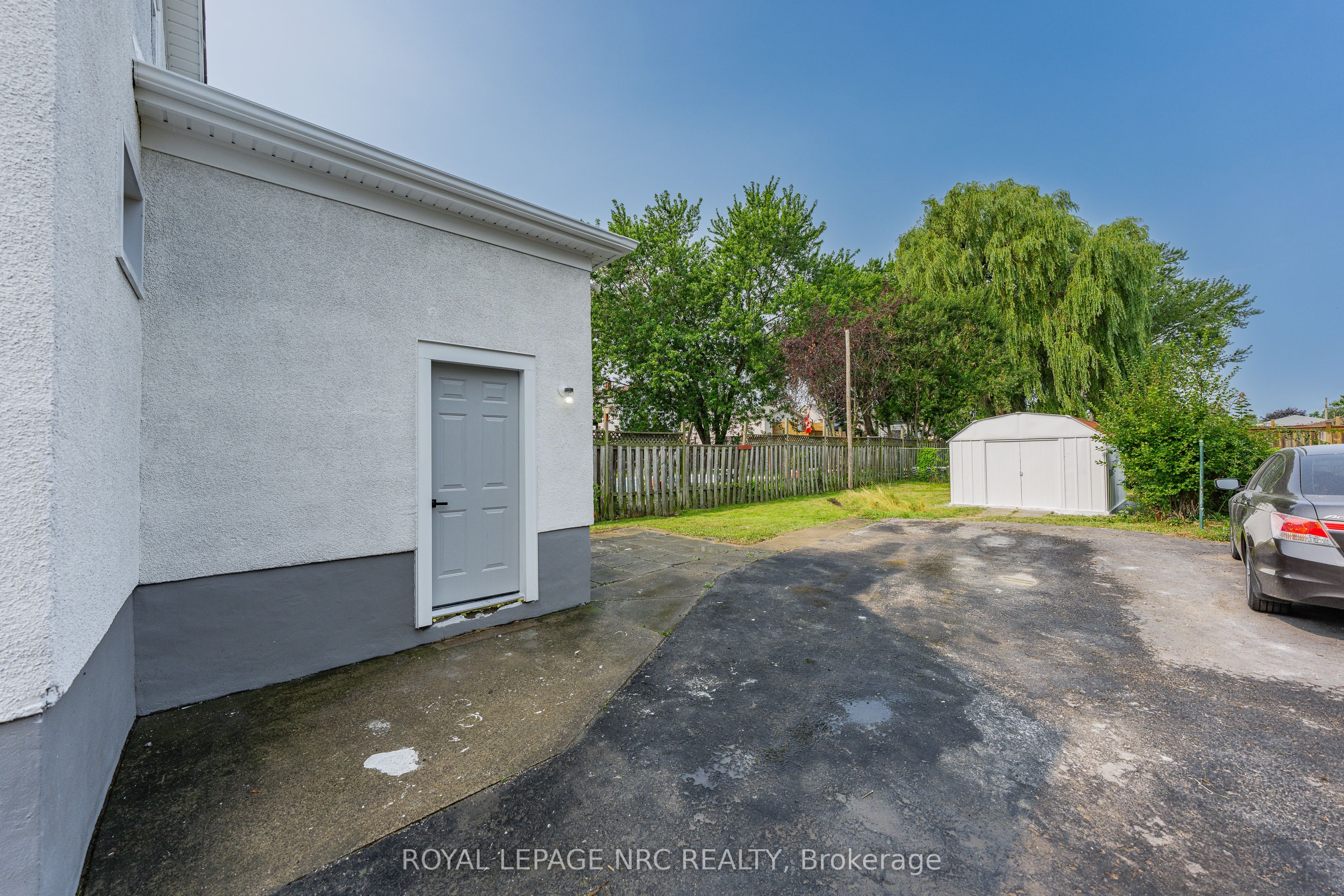 51 Queen Street S Property Photo 33