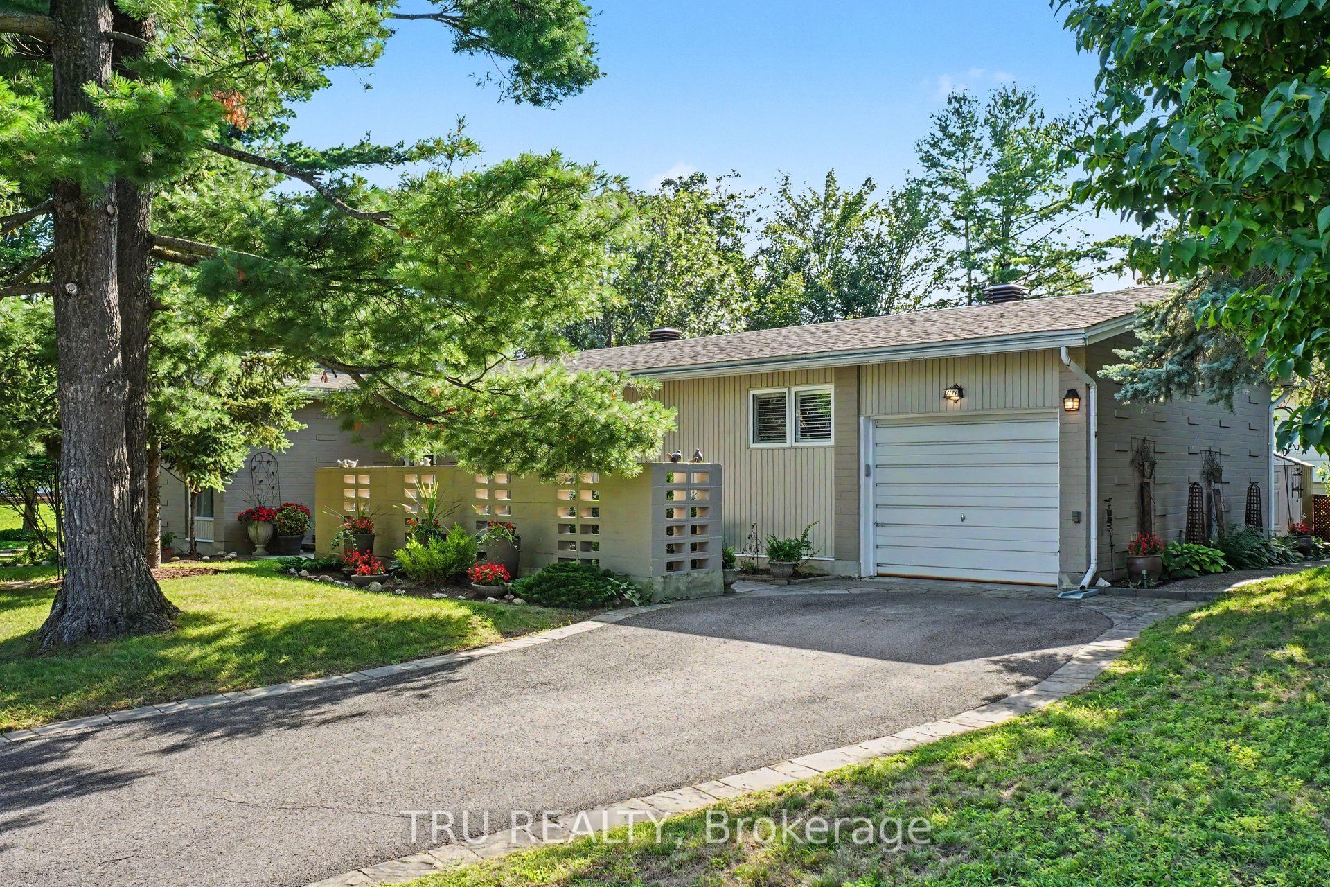 1174 Cameo Drive Property Photo 1