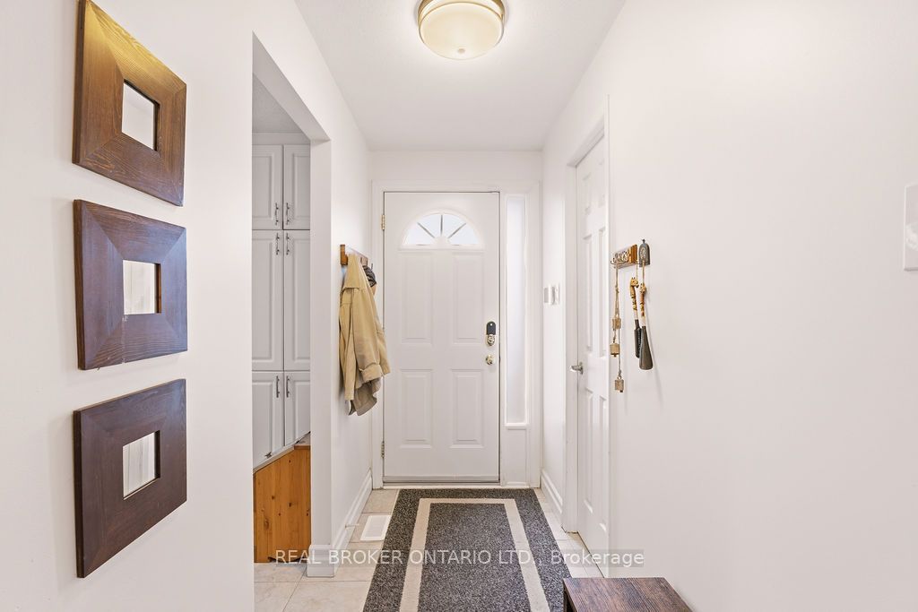 1699e Lamoureux Drive Property Photo 3