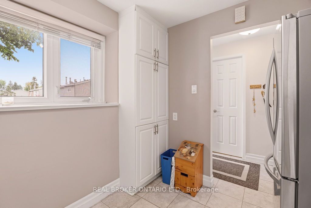 1699e Lamoureux Drive Property Photo 7