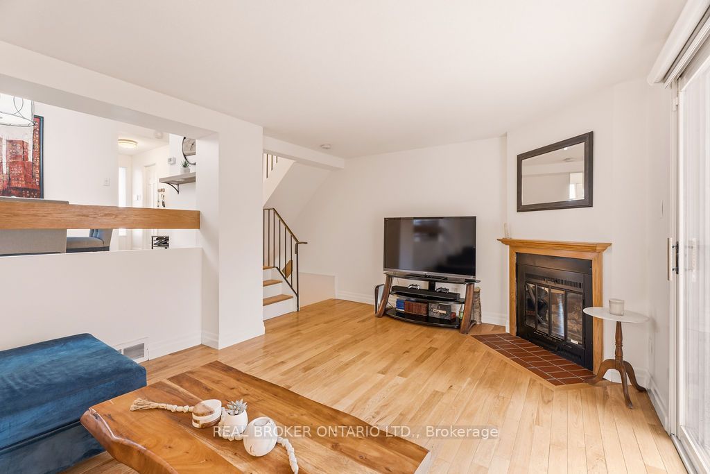 1699e Lamoureux Drive Property Photo 13