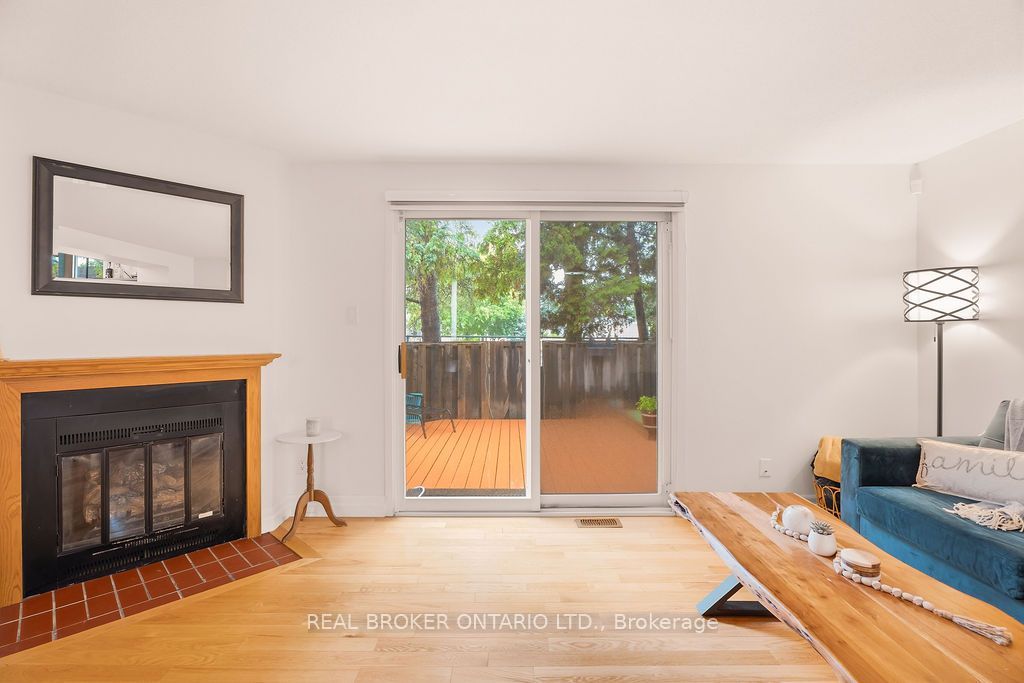 1699e Lamoureux Drive Property Photo 14