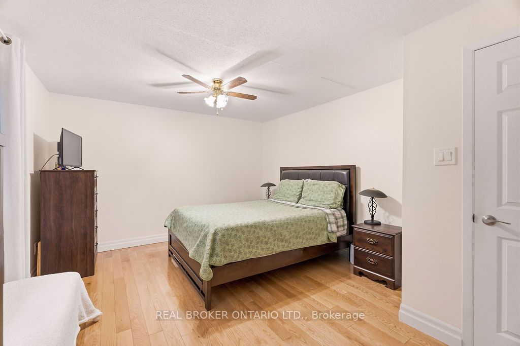 1699e Lamoureux Drive Property Photo 19