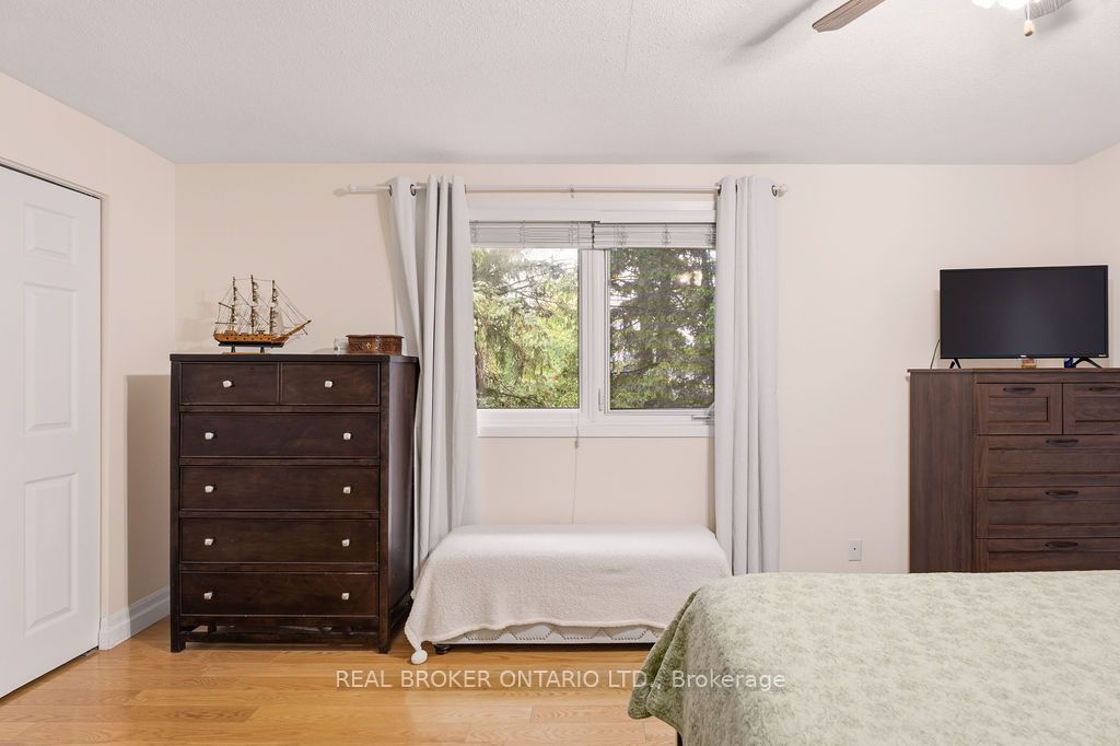 1699e Lamoureux Drive Property Photo 22
