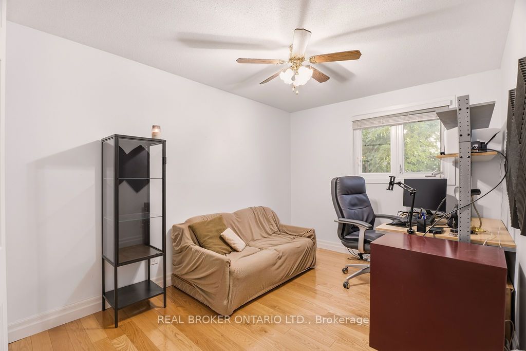 1699e Lamoureux Drive Property Photo 23