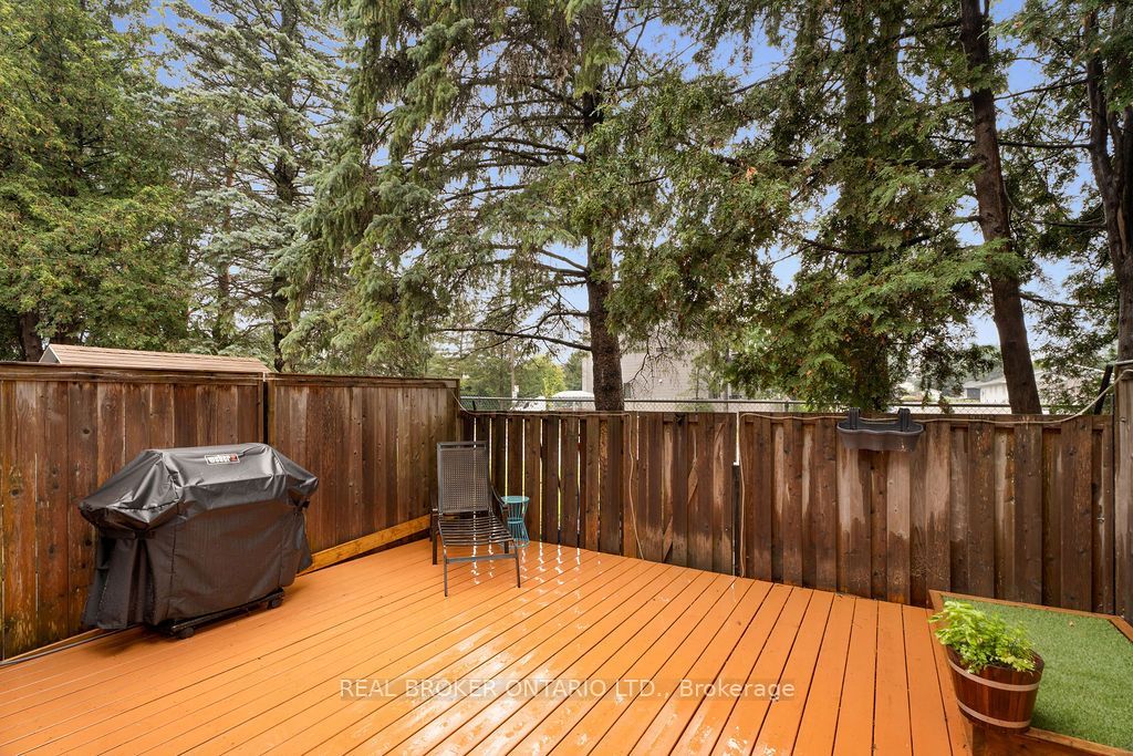 1699e Lamoureux Drive Property Photo 33