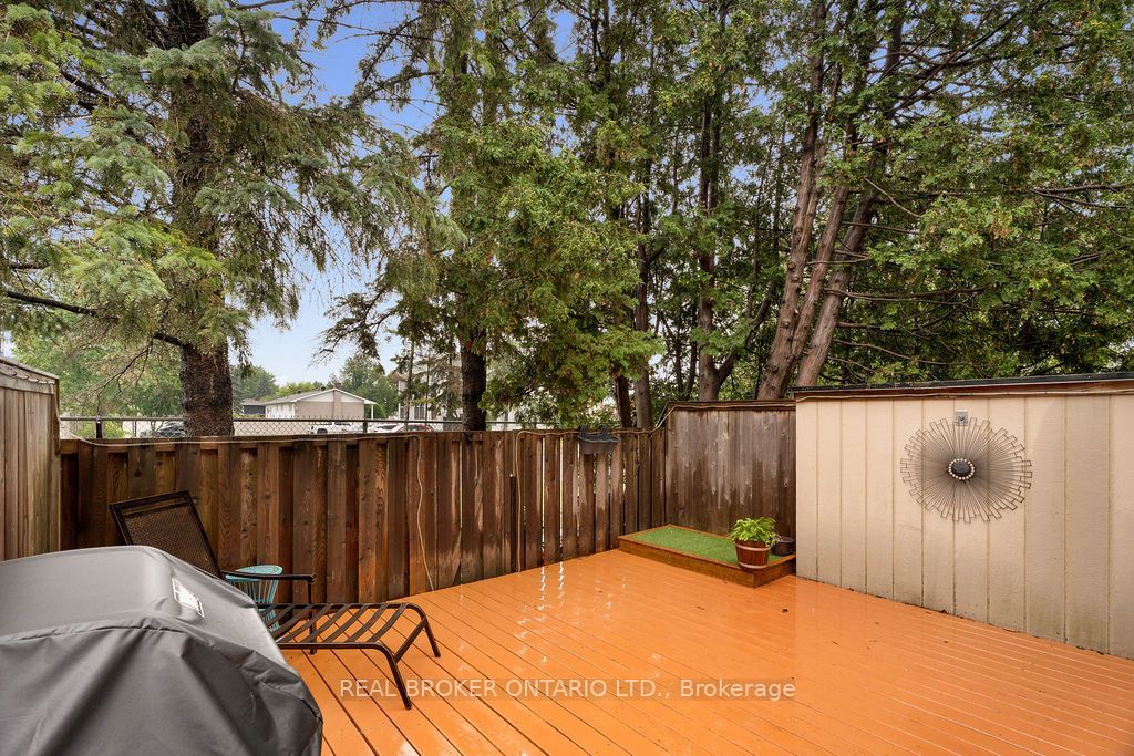 1699e Lamoureux Drive Property Photo 34