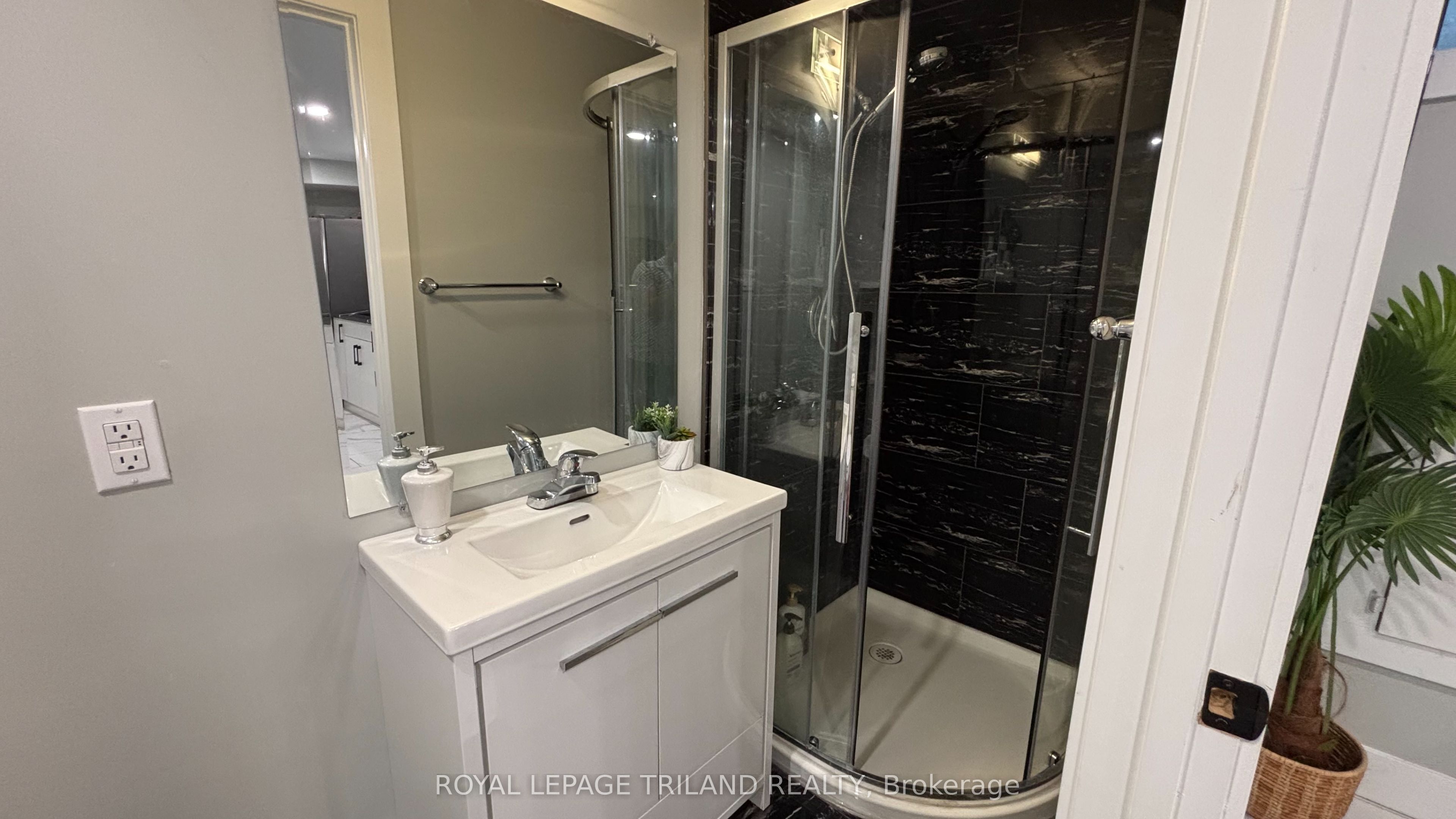 325 George Street 4 Property Photo 7