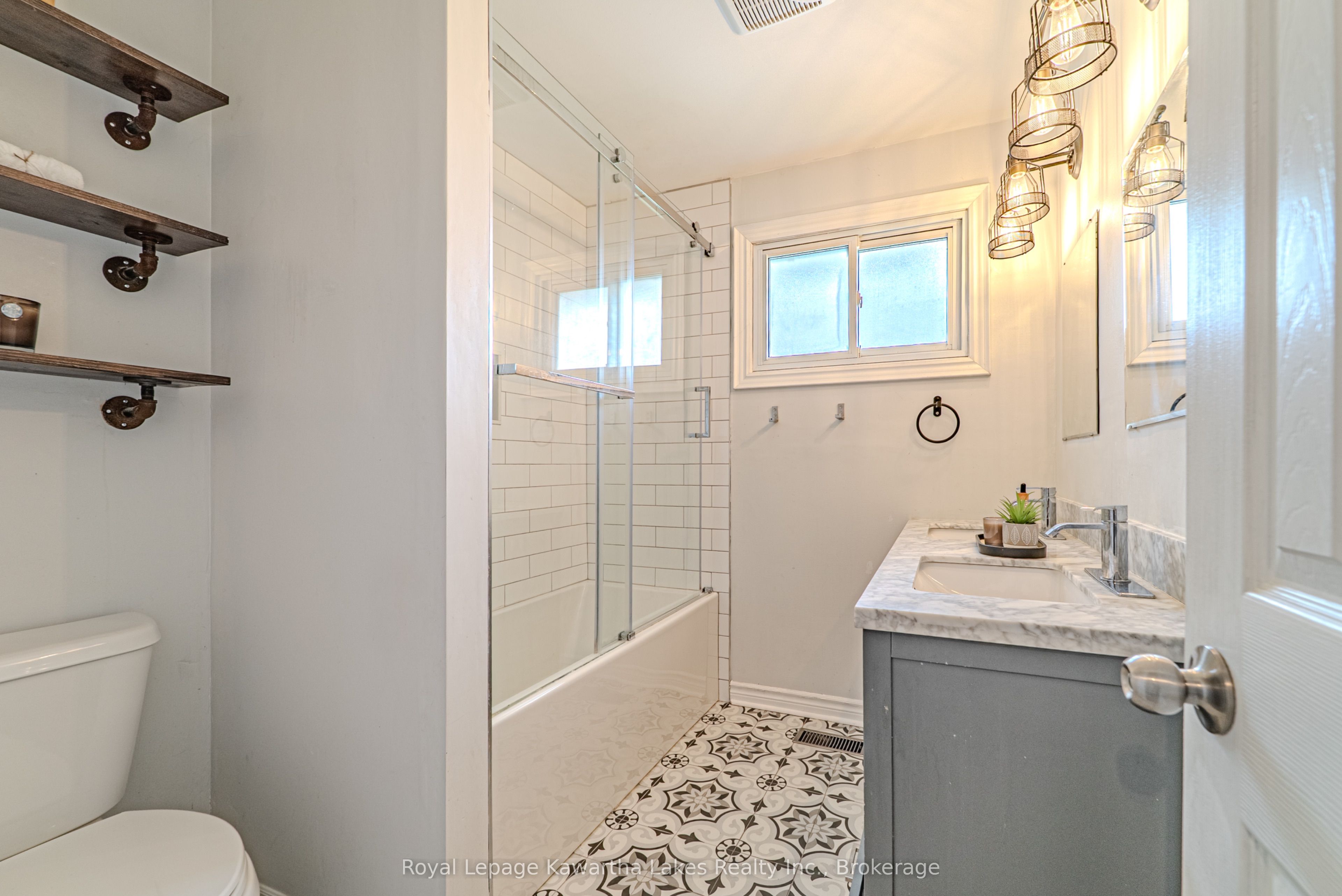 645 Hayden Crescent Property Photo 20