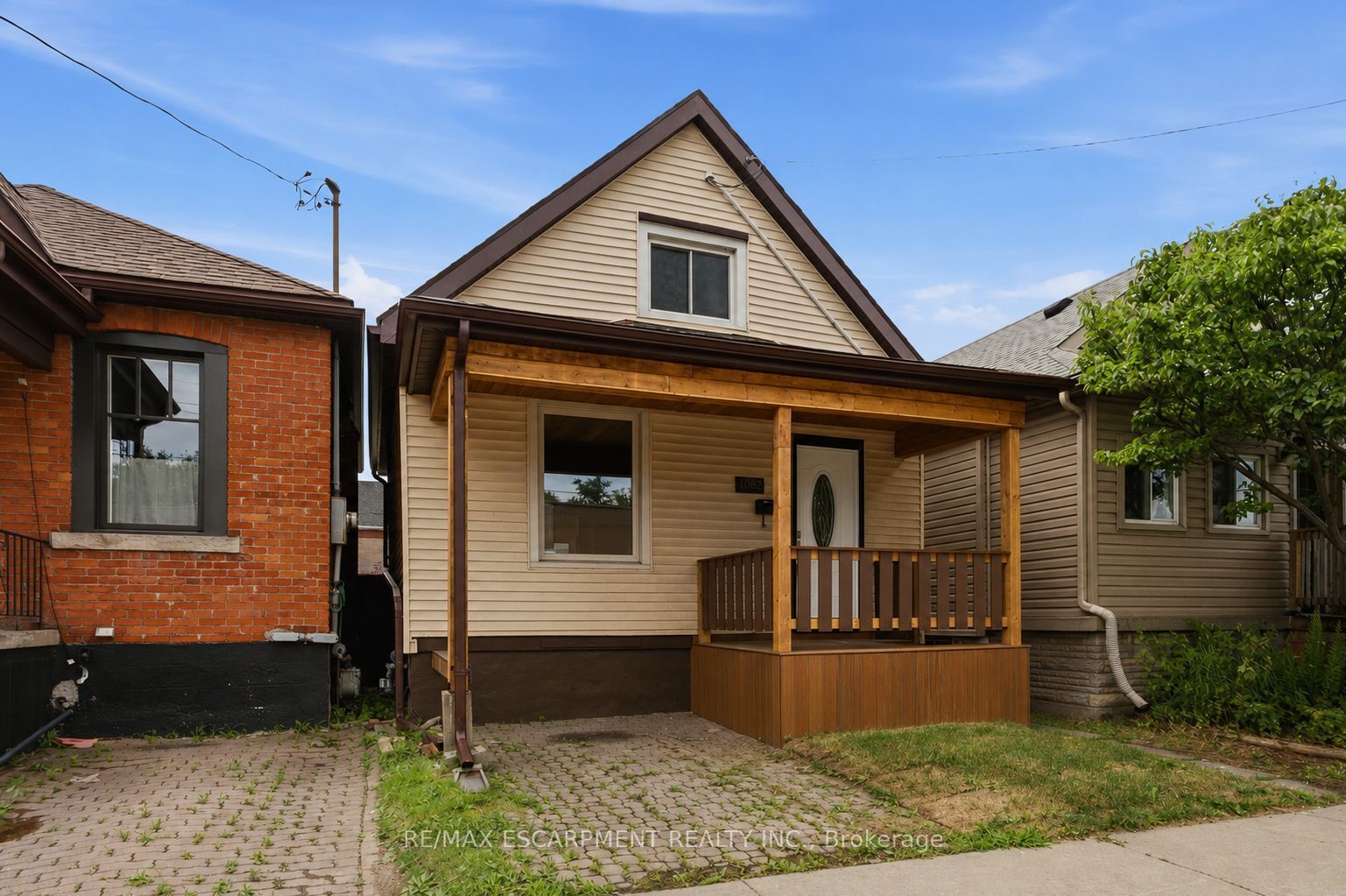 1062 Cannon Street E Property Photo 2