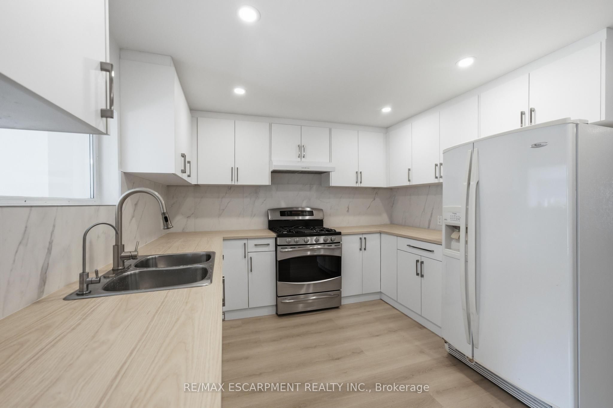 1062 Cannon Street E Property Photo 3
