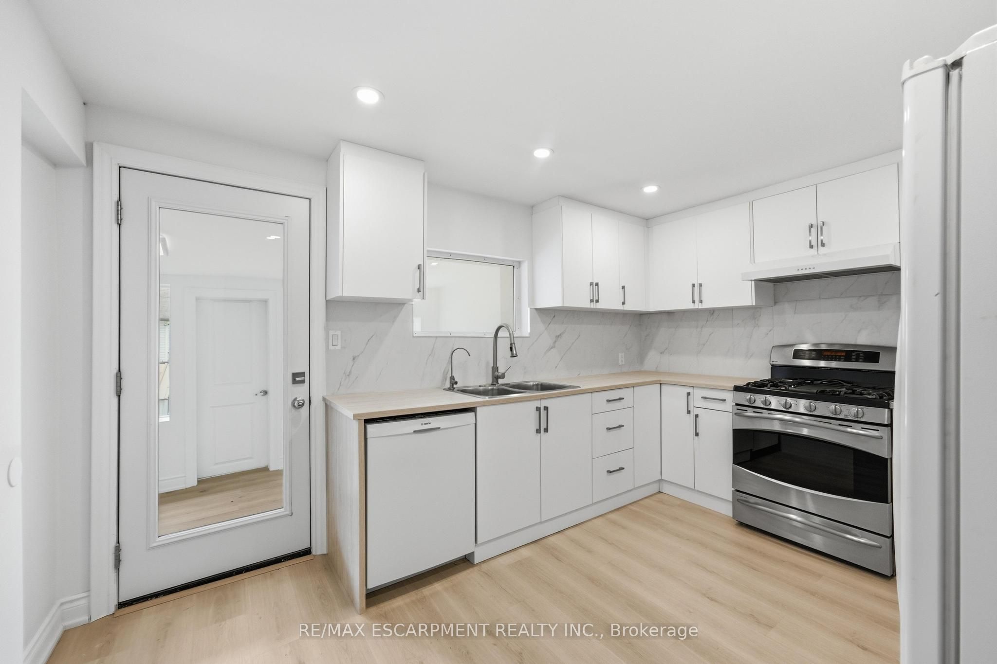 1062 Cannon Street E Property Photo 4