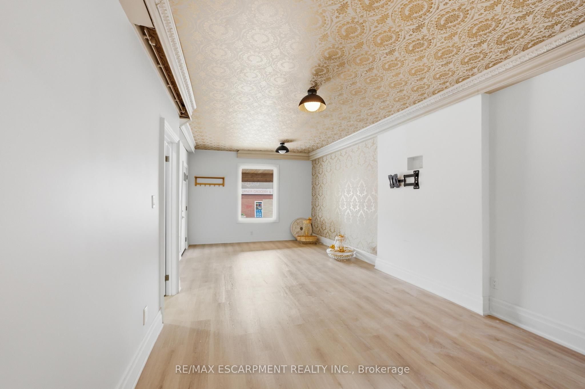 1062 Cannon Street E Property Photo 6