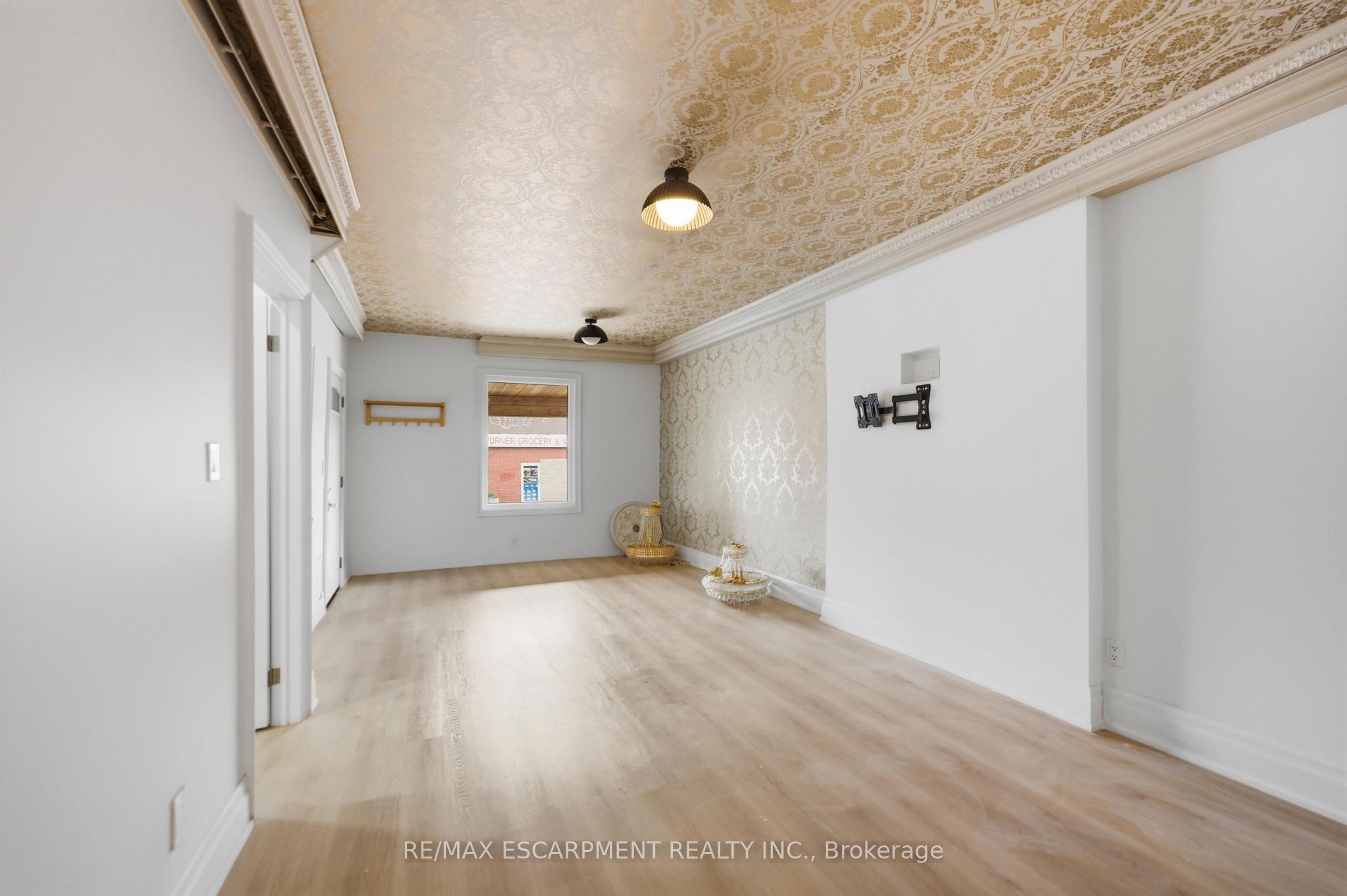 1062 Cannon Street E Property Photo 7