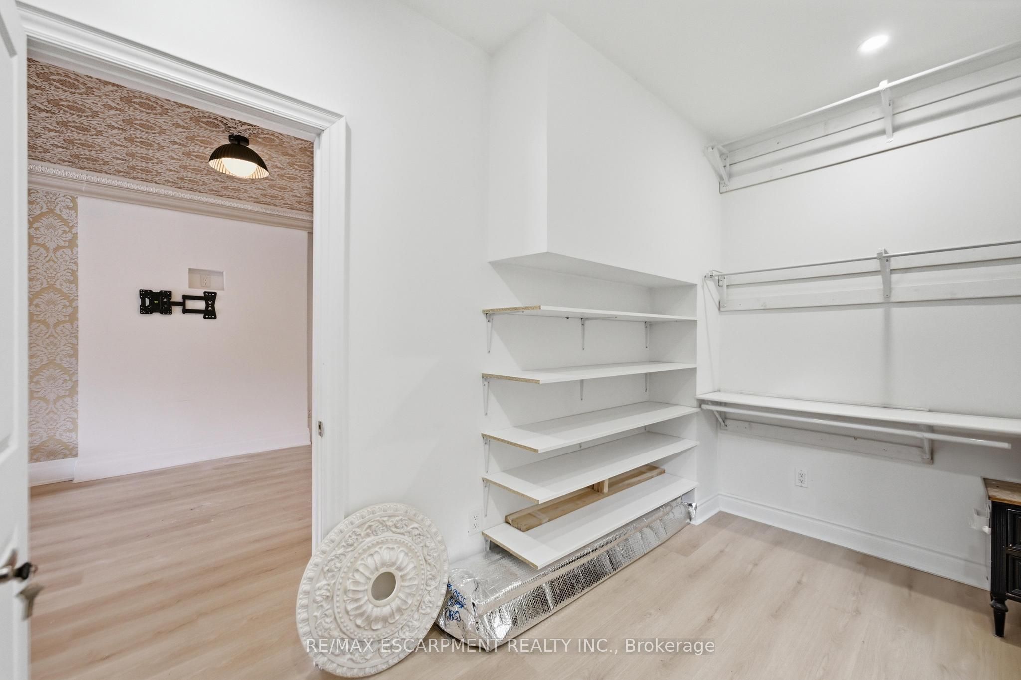 1062 Cannon Street E Property Photo 11