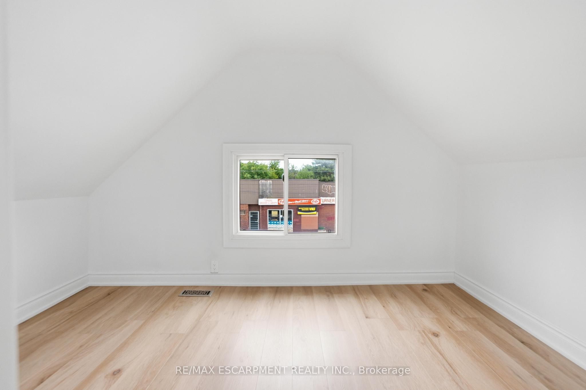 1062 Cannon Street E Property Photo 16
