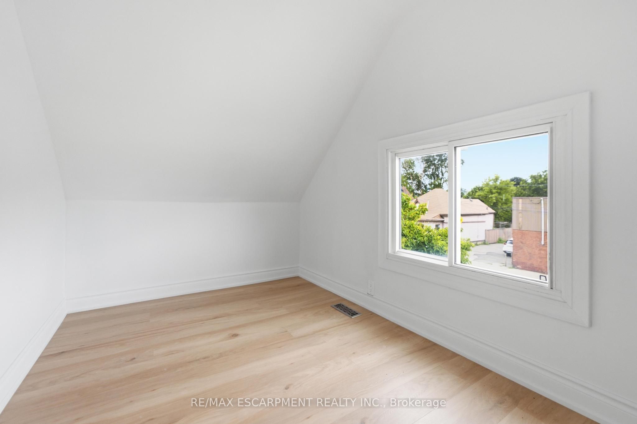 1062 Cannon Street E Property Photo 17