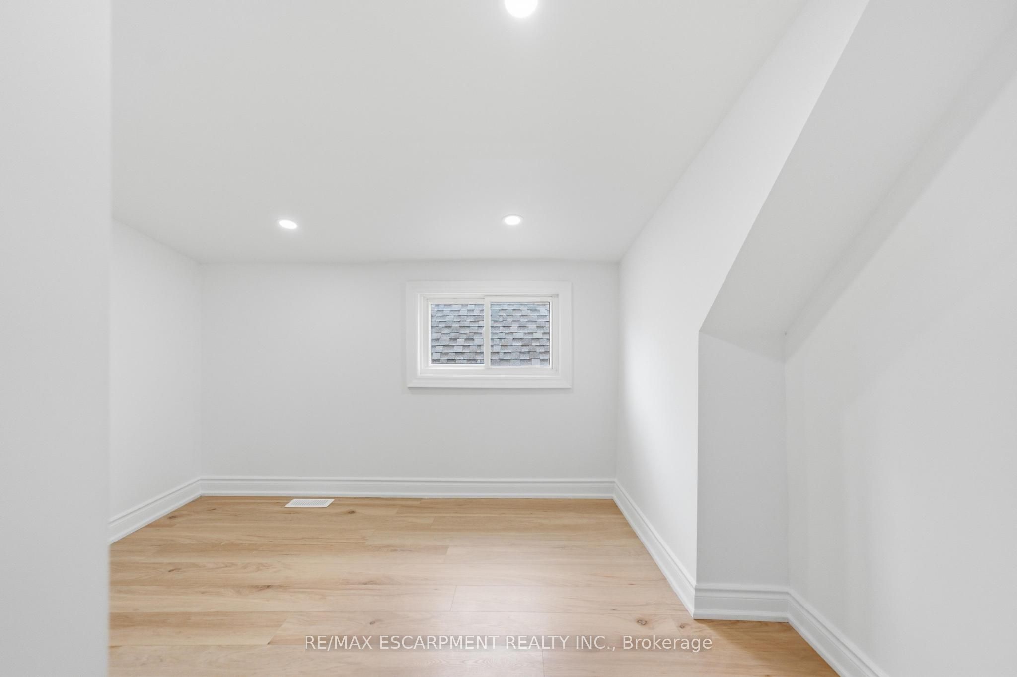 1062 Cannon Street E Property Photo 19