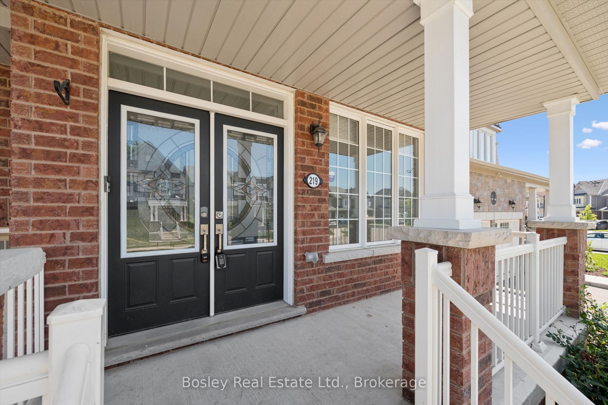 219 Dolman Street W Property Photo 5