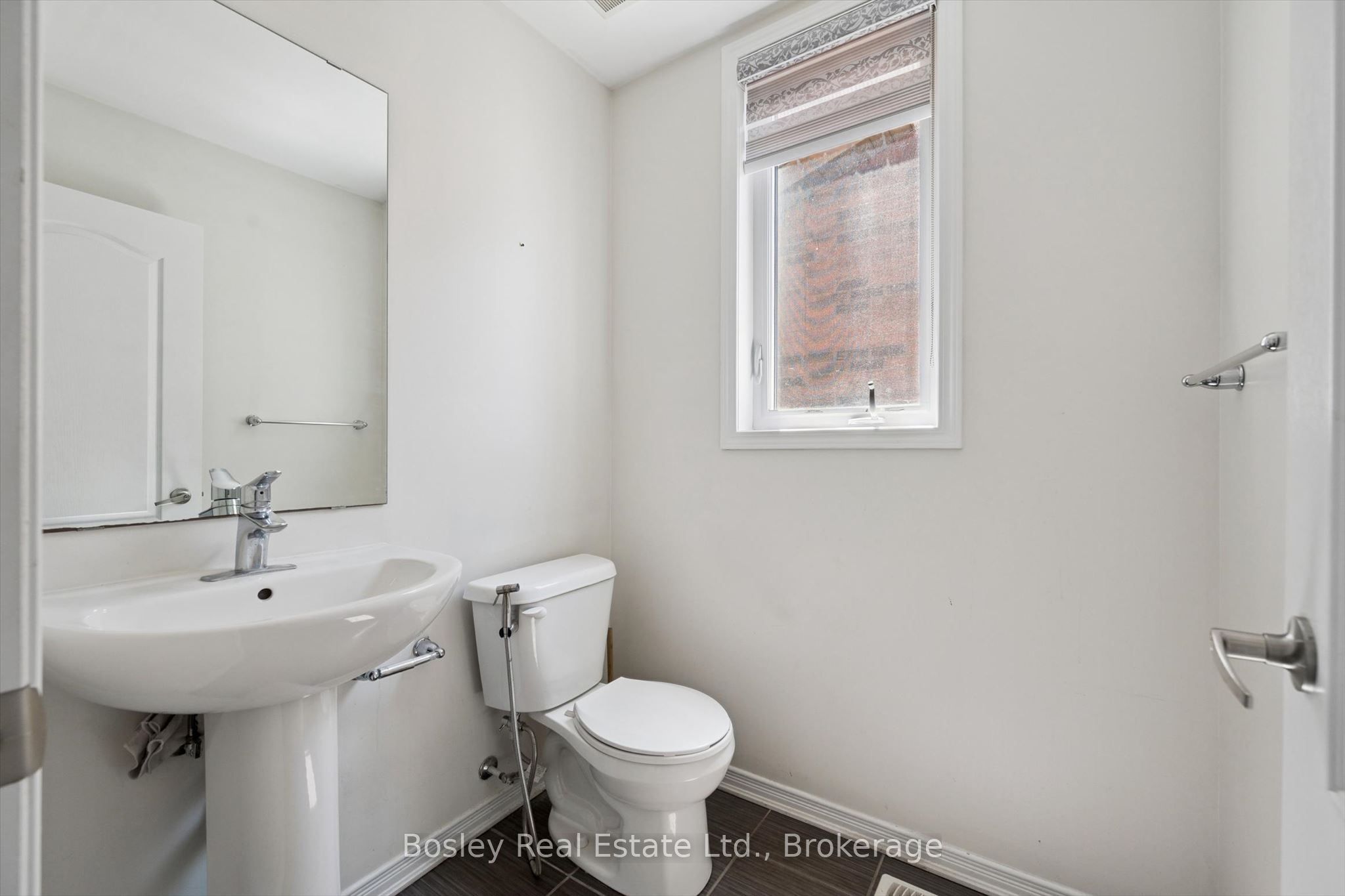 219 Dolman Street W Property Photo 9