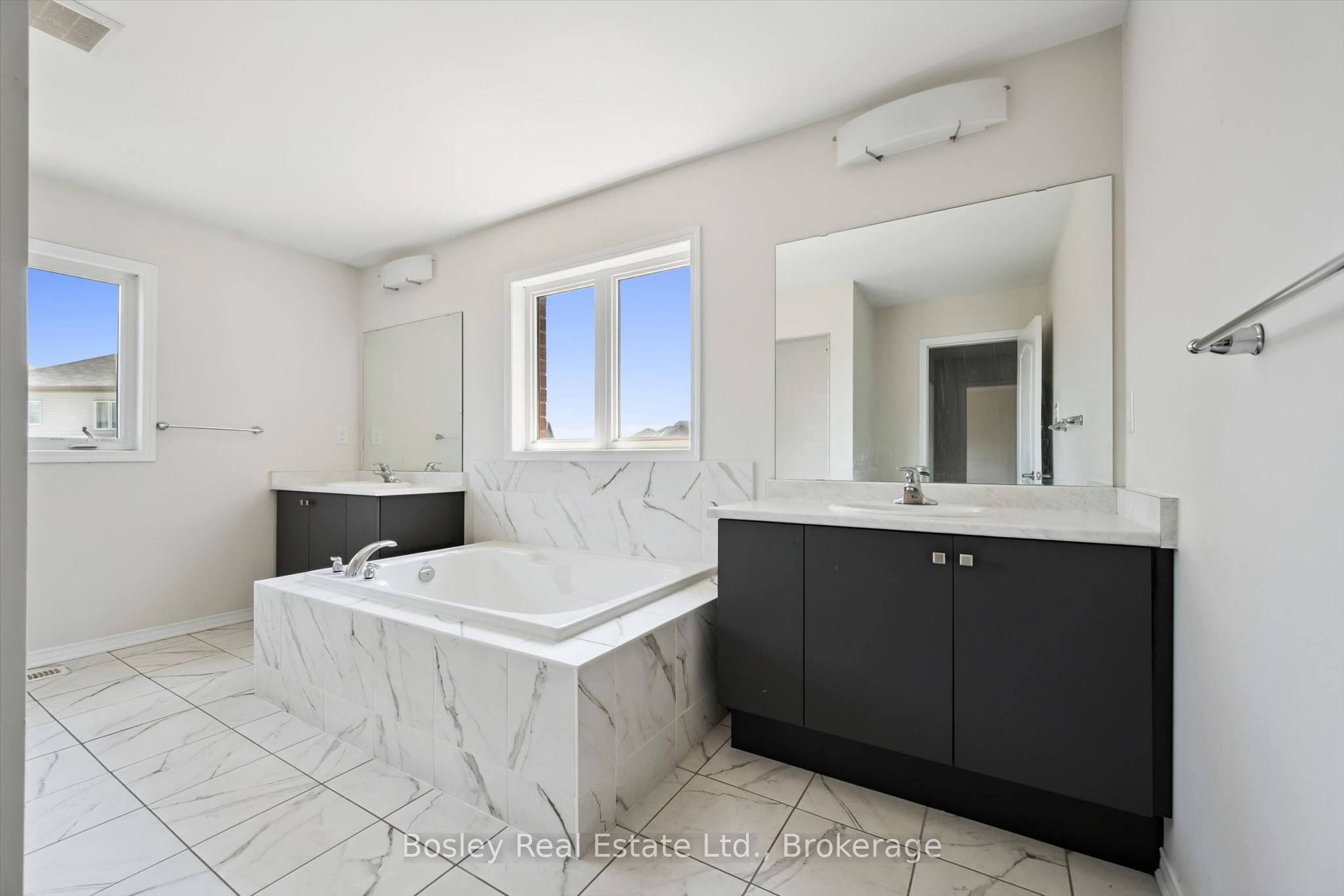 219 Dolman Street W Property Photo 33