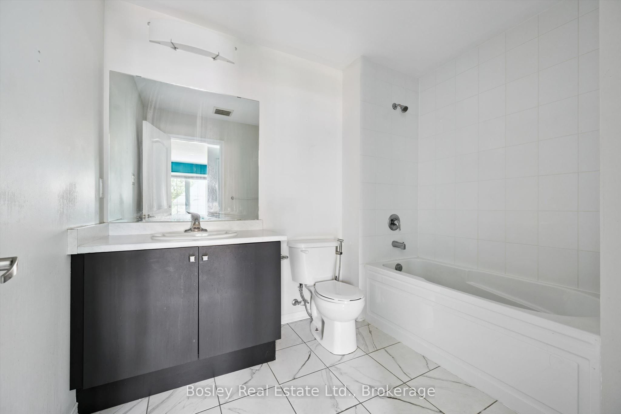 219 Dolman Street W Property Photo 37