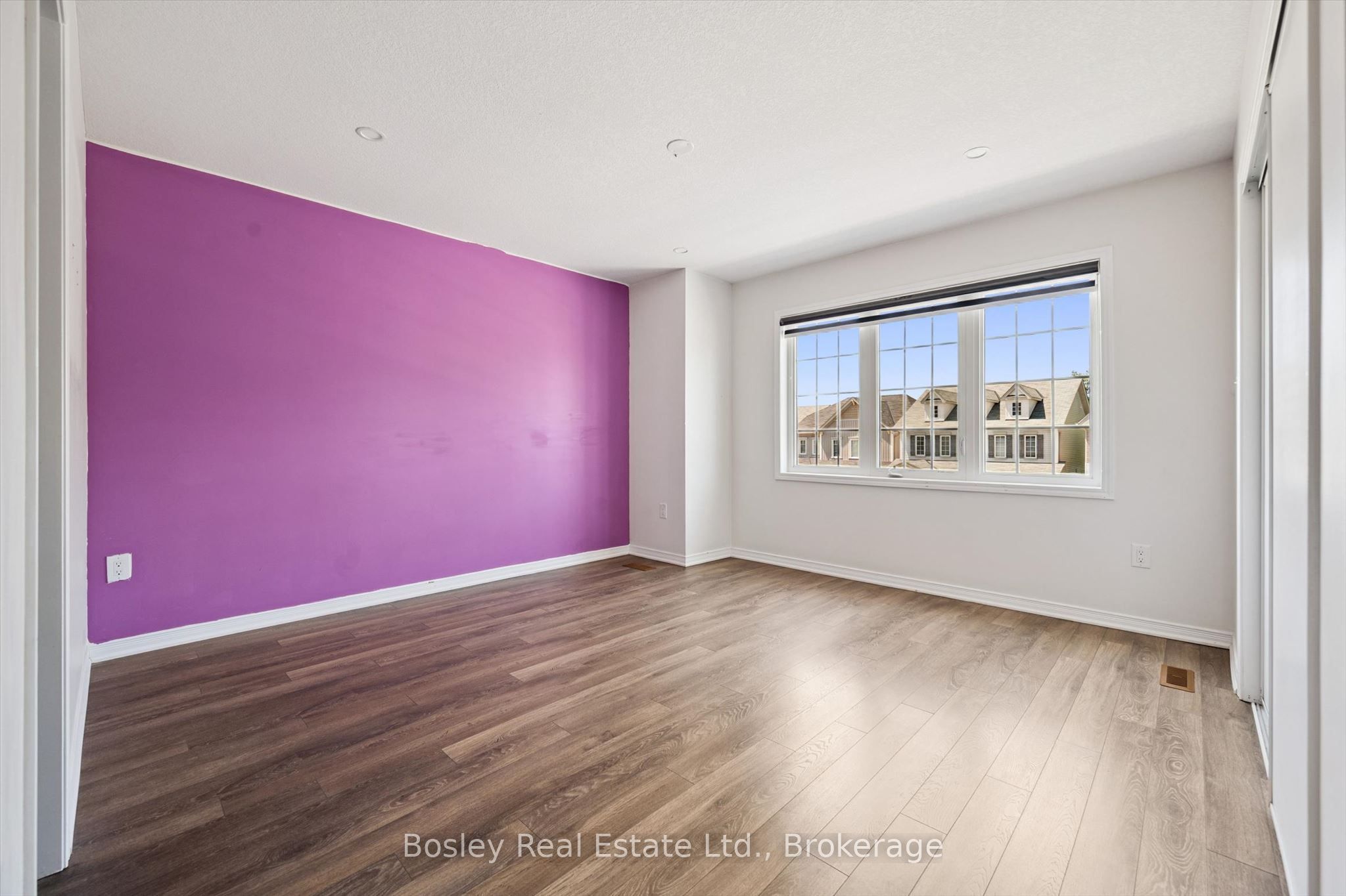 219 Dolman Street W Property Photo 38