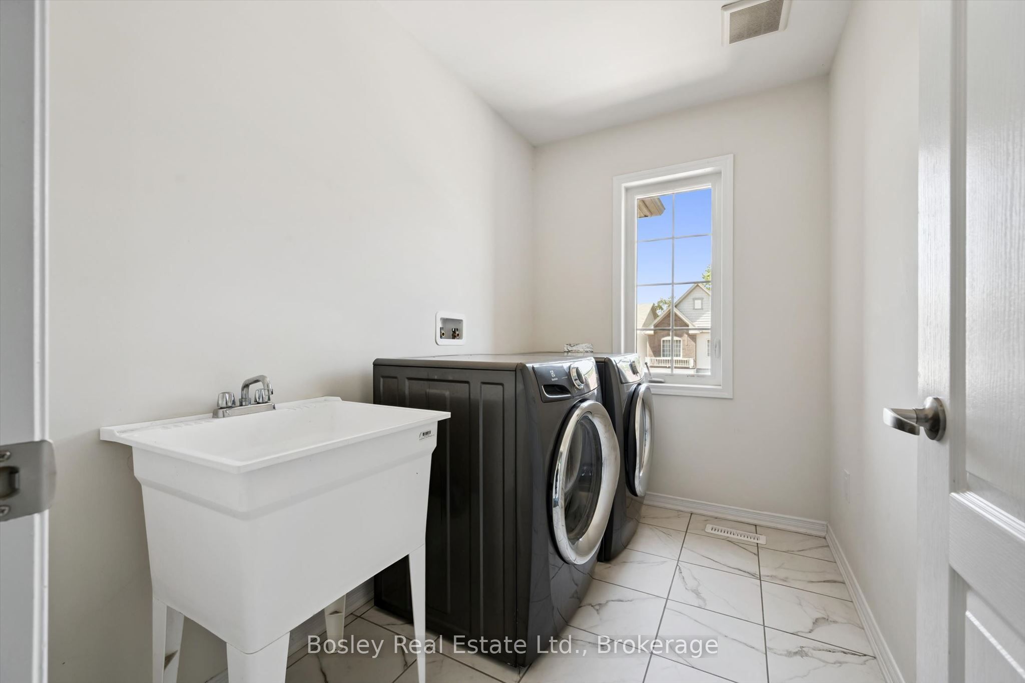 219 Dolman Street W Property Photo 44