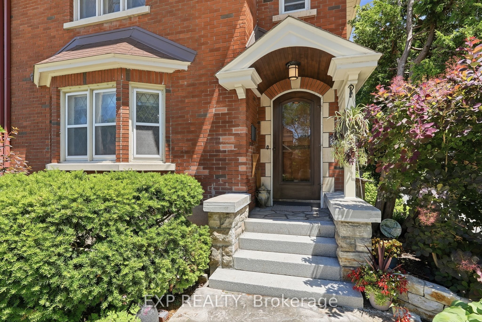421 Hamilton Avenue S Property Photo 2