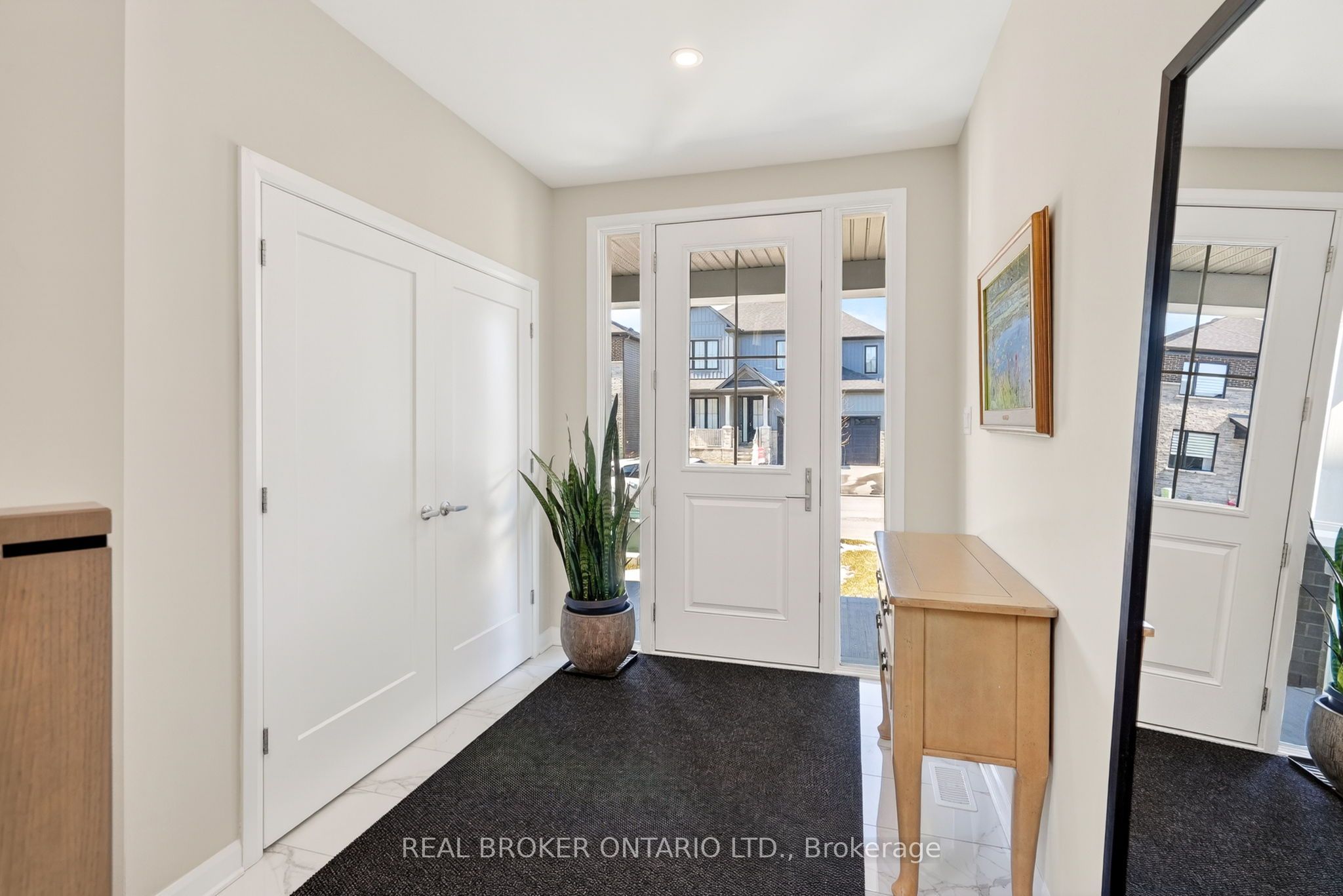 548 Anchor Circle Property Photo 2