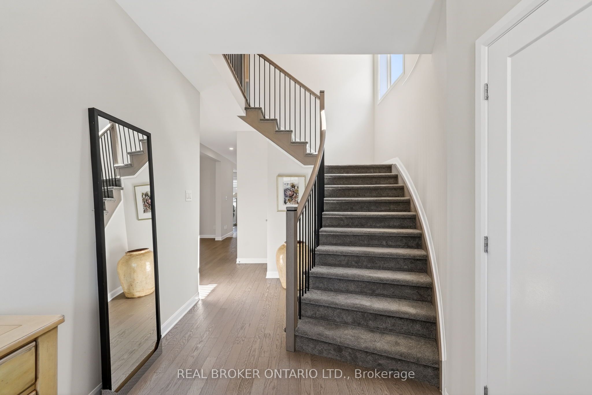 548 Anchor Circle Property Photo 4