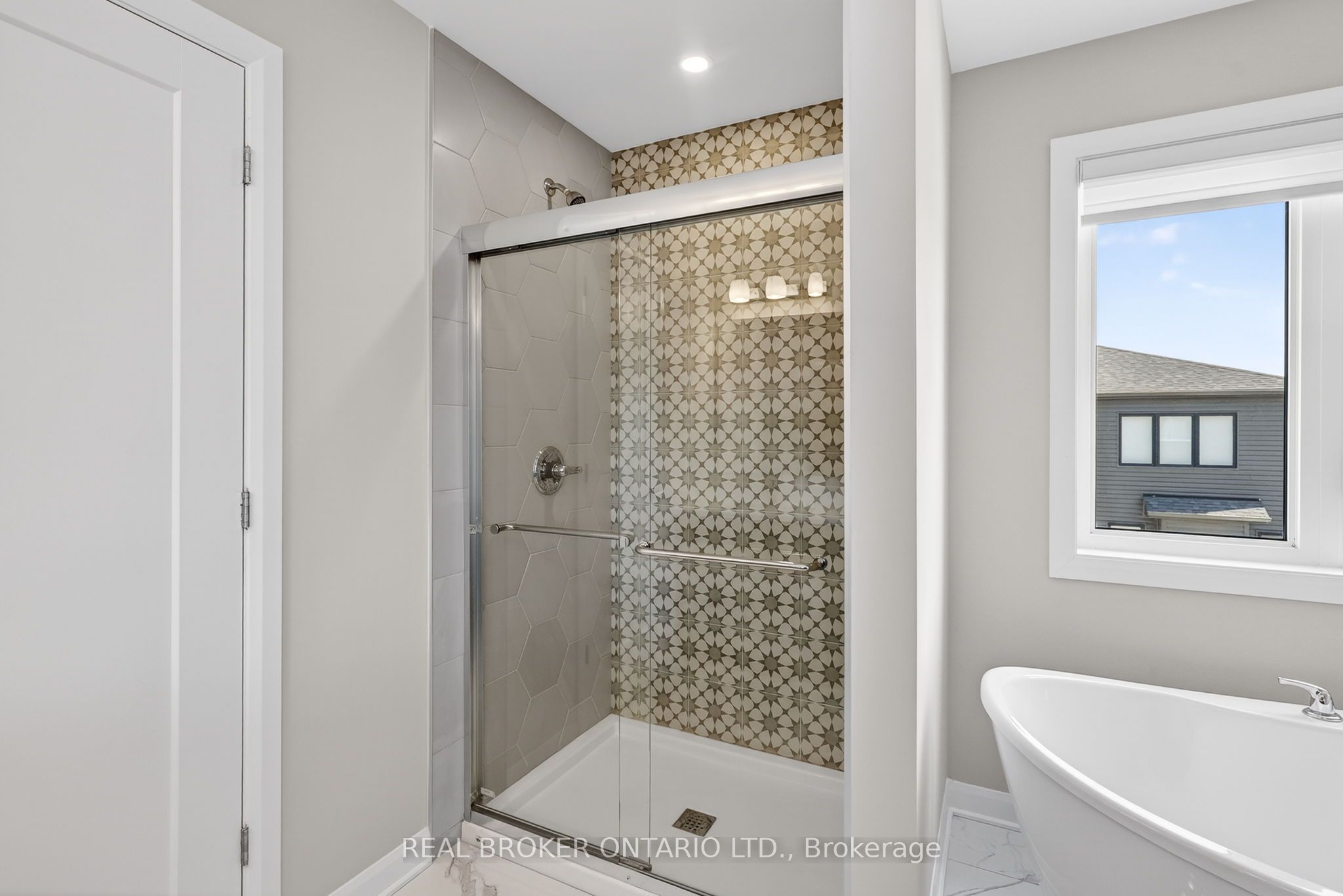 548 Anchor Circle Property Photo 24